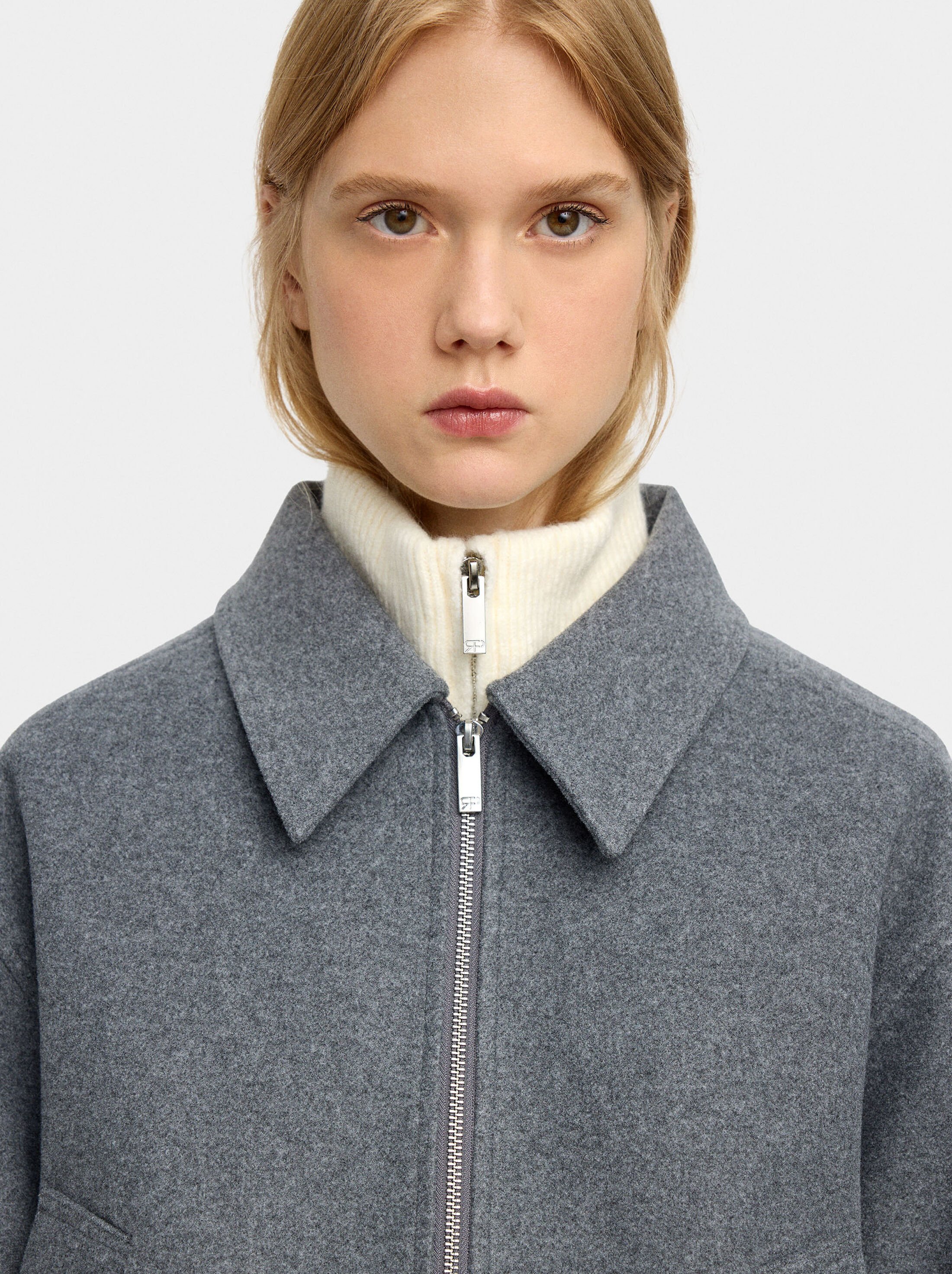 Light jacket with zipper closure image number 4.0