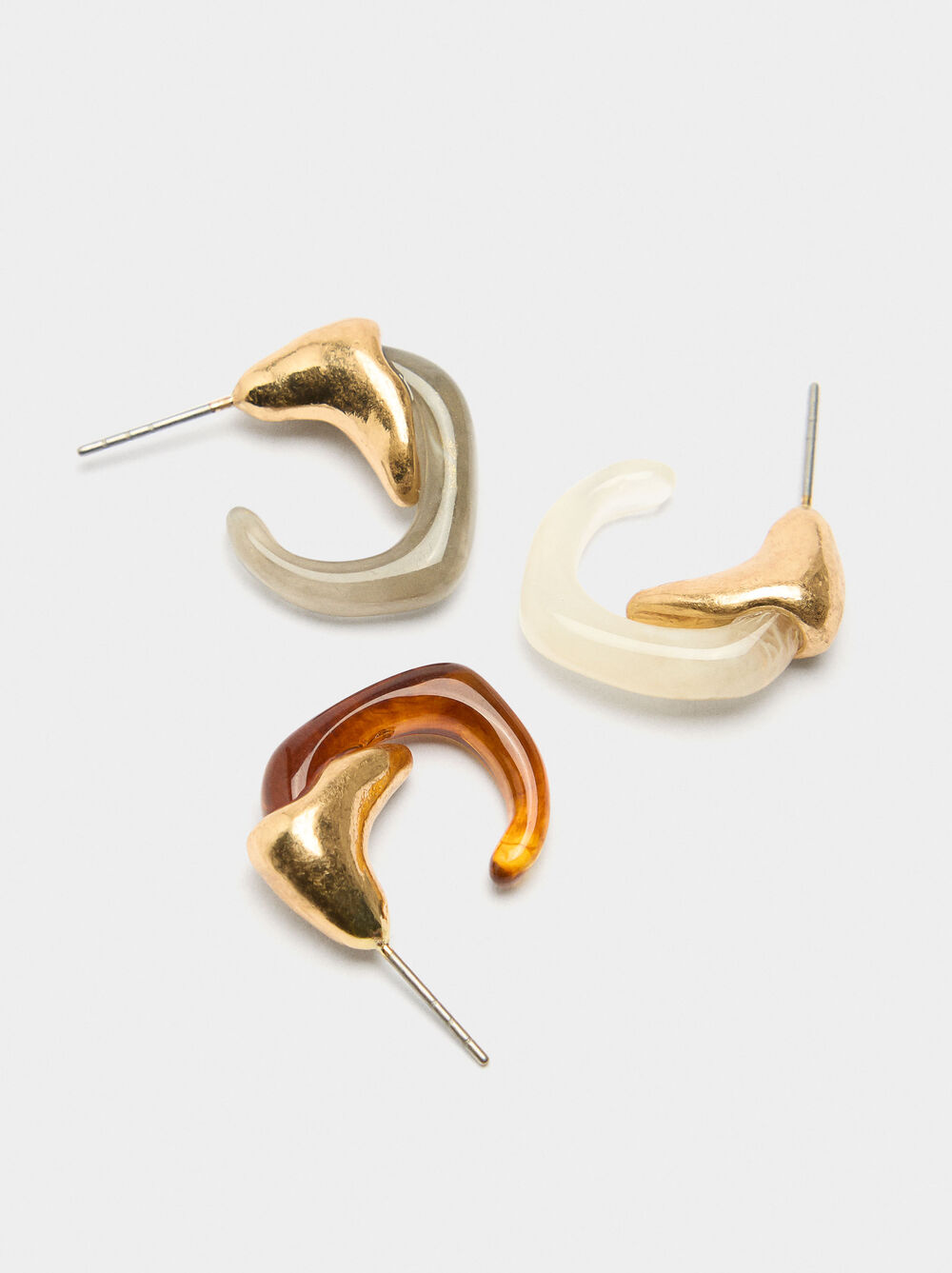 Set of hoop earrings with resin