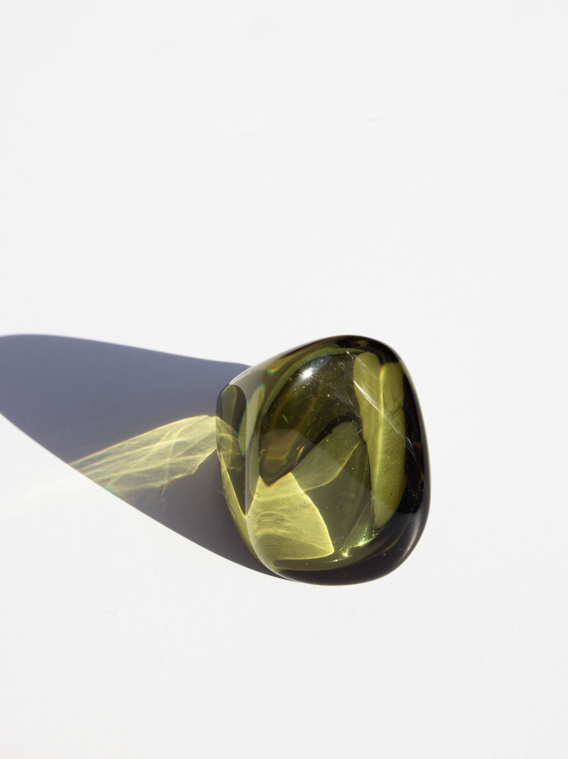 Oval resin ring image number 0.0