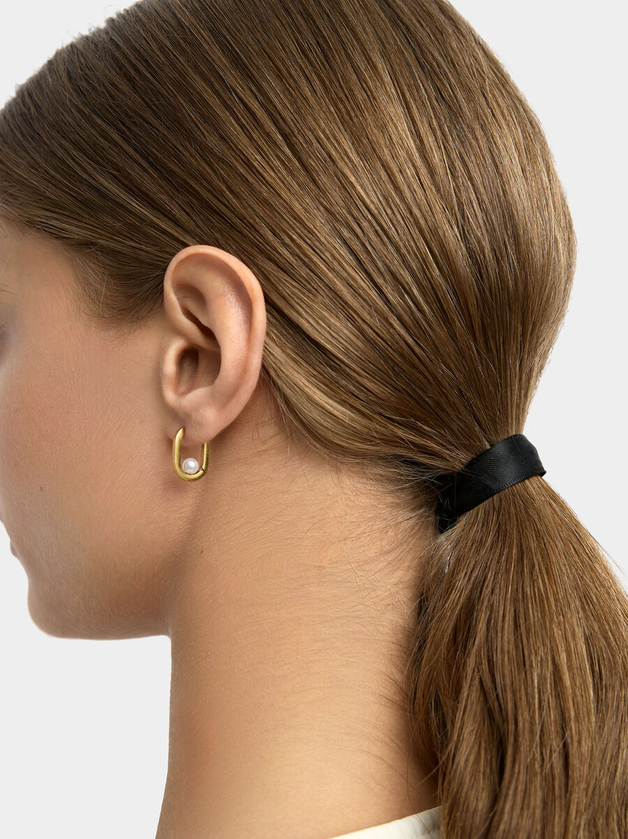 Single hoop with pearl - stainless steel