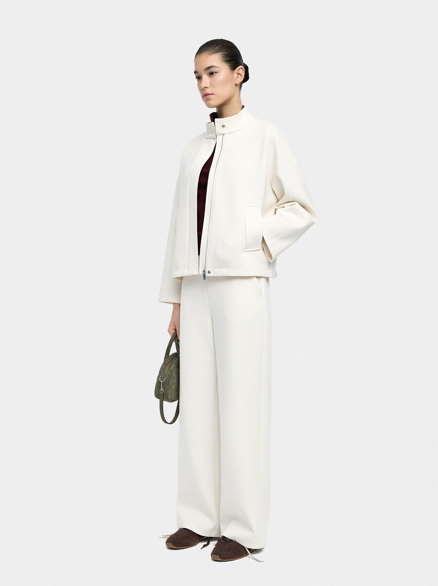 Light jacket with pockets