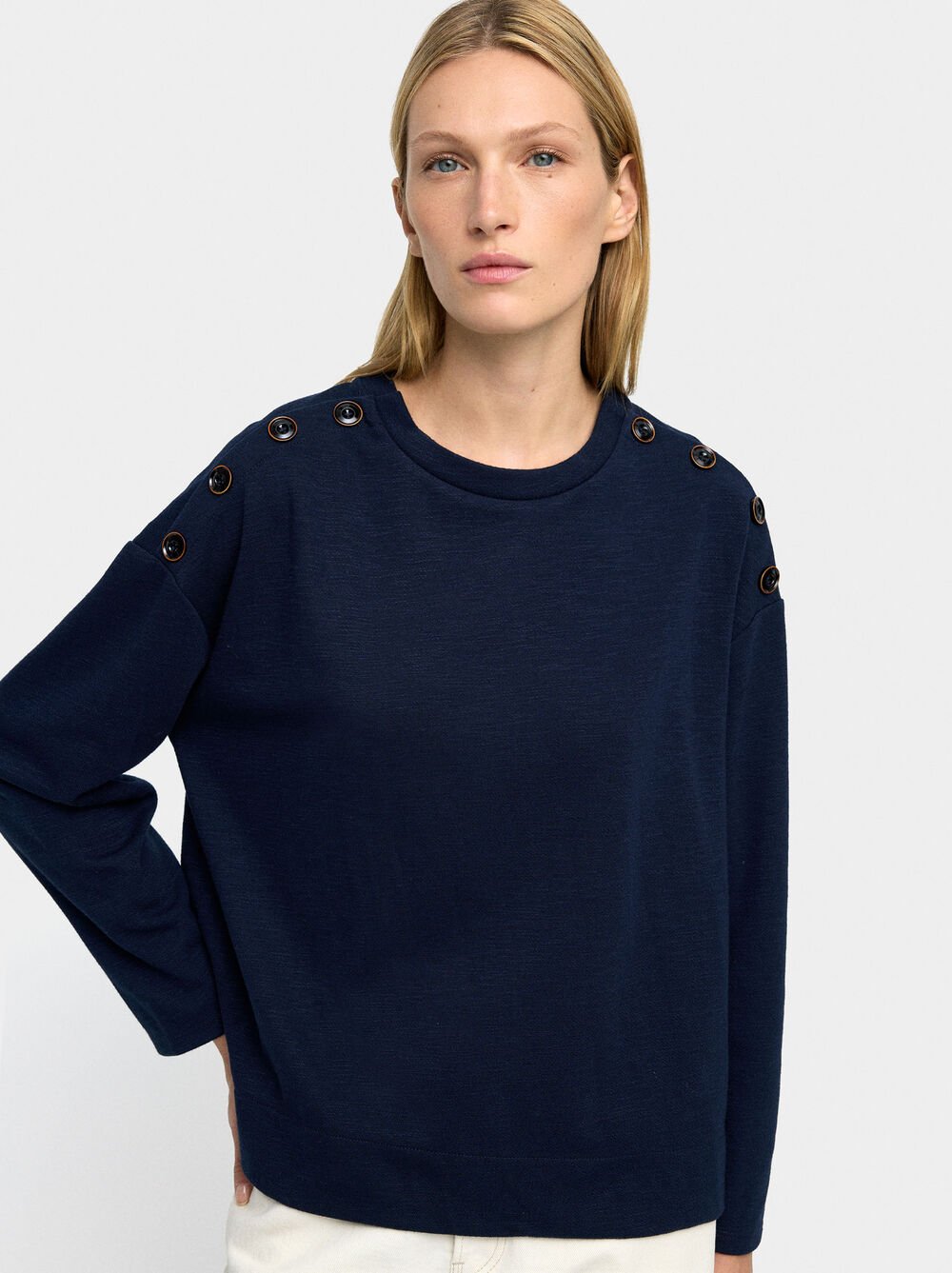 Pull à manches longues avec boutons