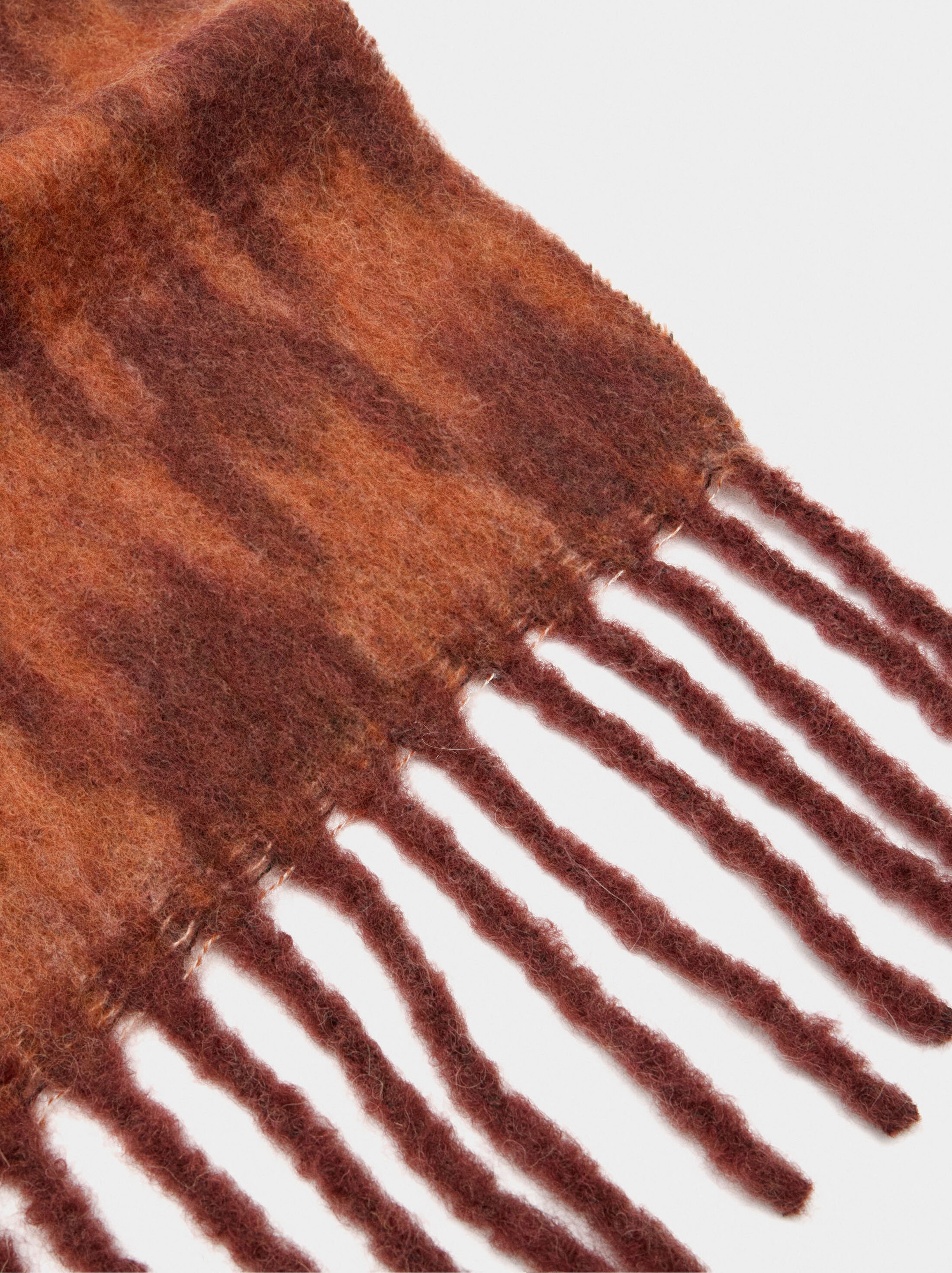 Printed scarf with fringes image number 2.0