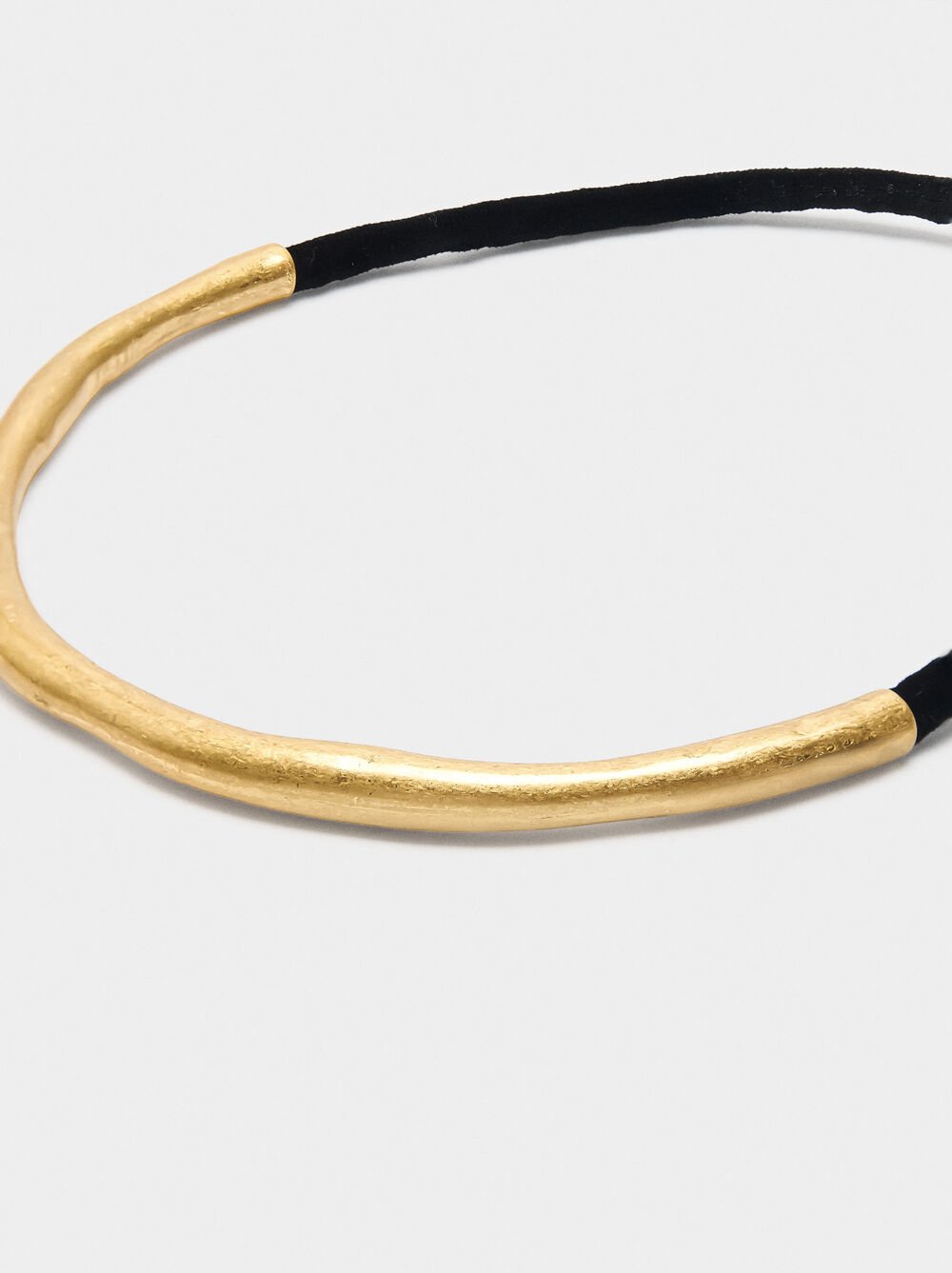 Bicolor necklace with rigid half