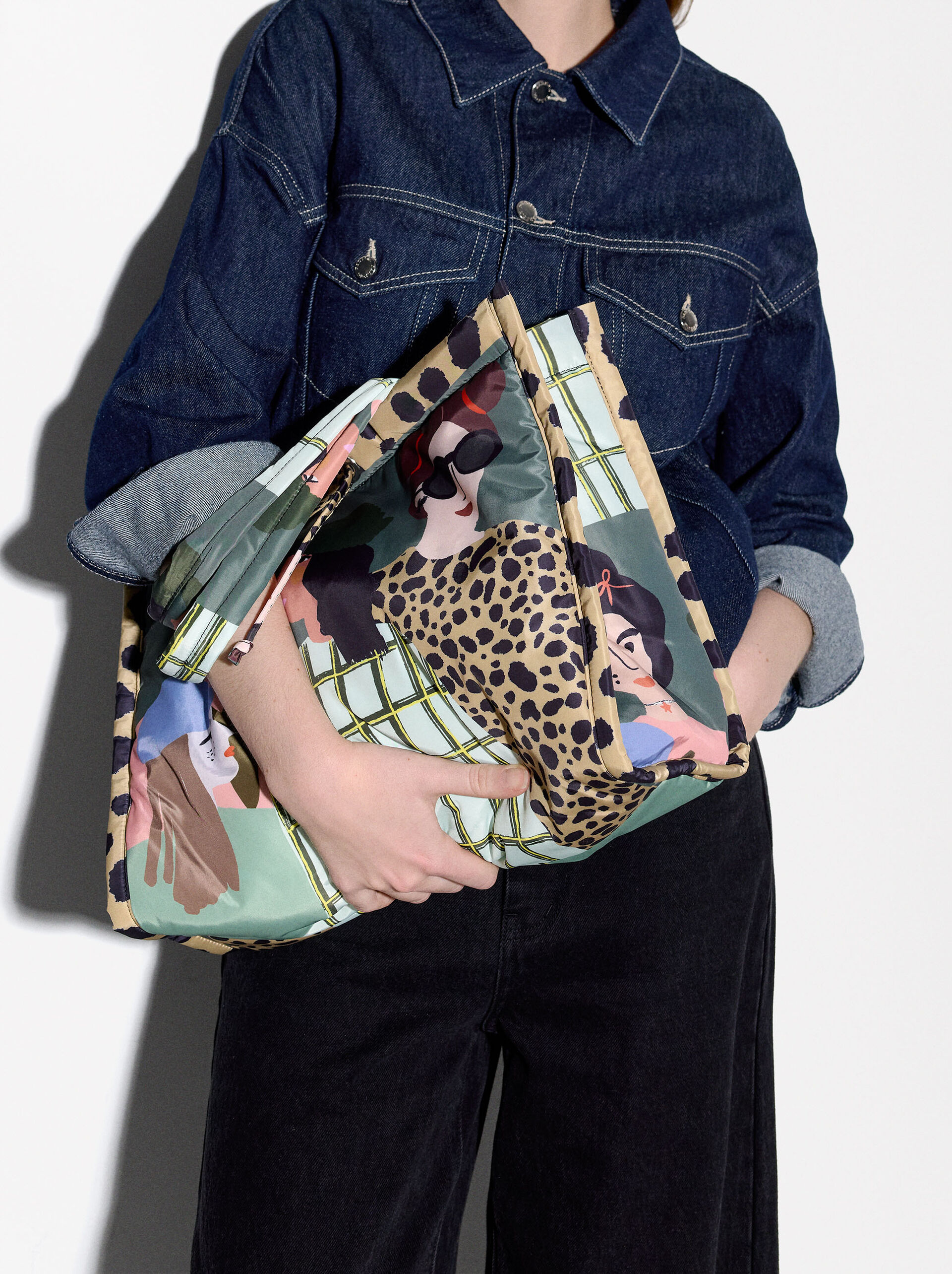 Bolso shopper de nylon estampado image number 0.0