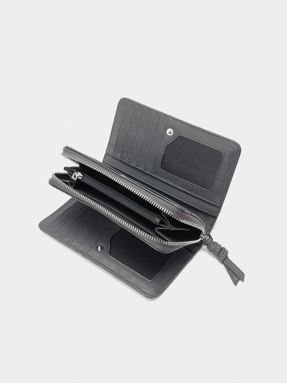 Plain wallet with buckle