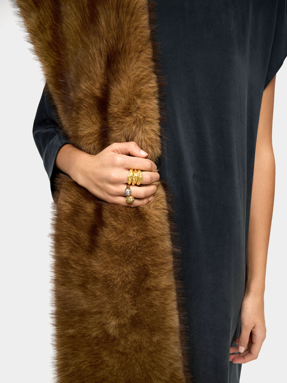 Ring with irregular bicolor spheres