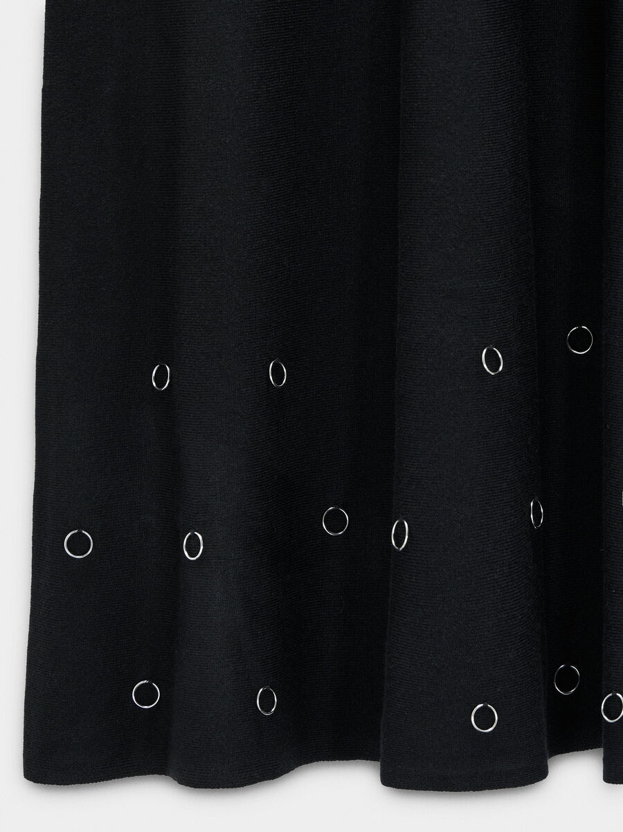 Falda de punto con ojales