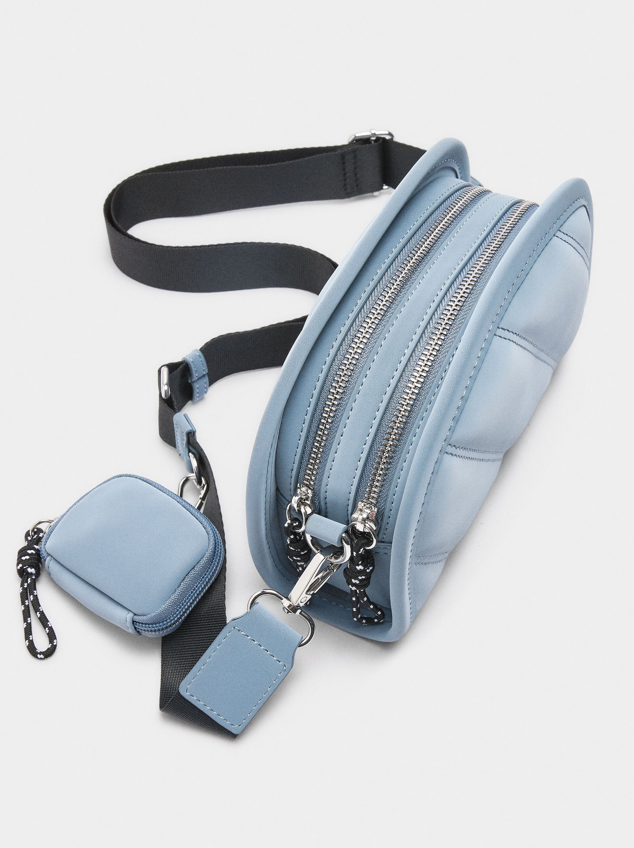 Bossa bandolera amb textura suau i penjoll image number 2.0