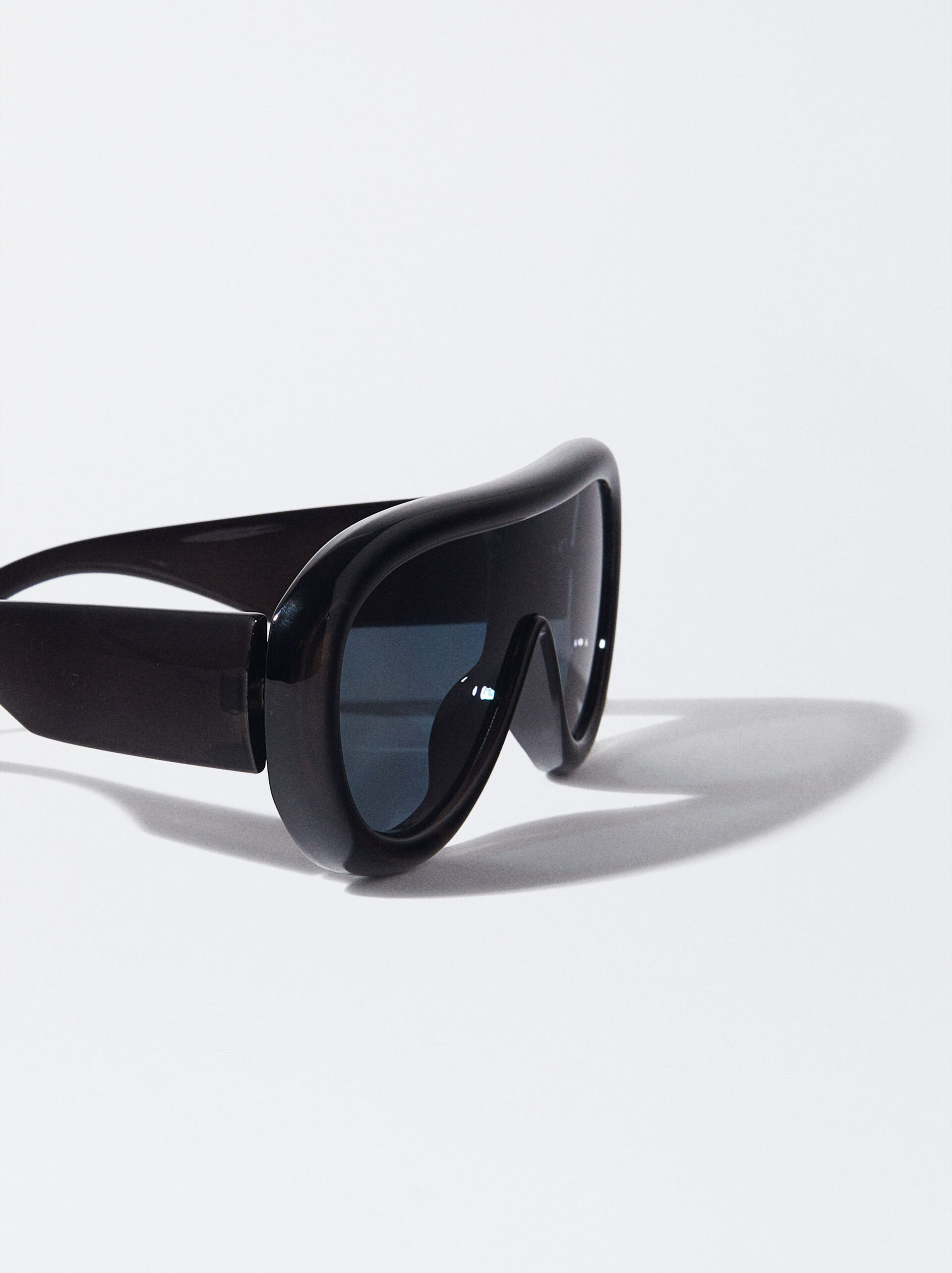 Oval Sunglasses image number 3.0