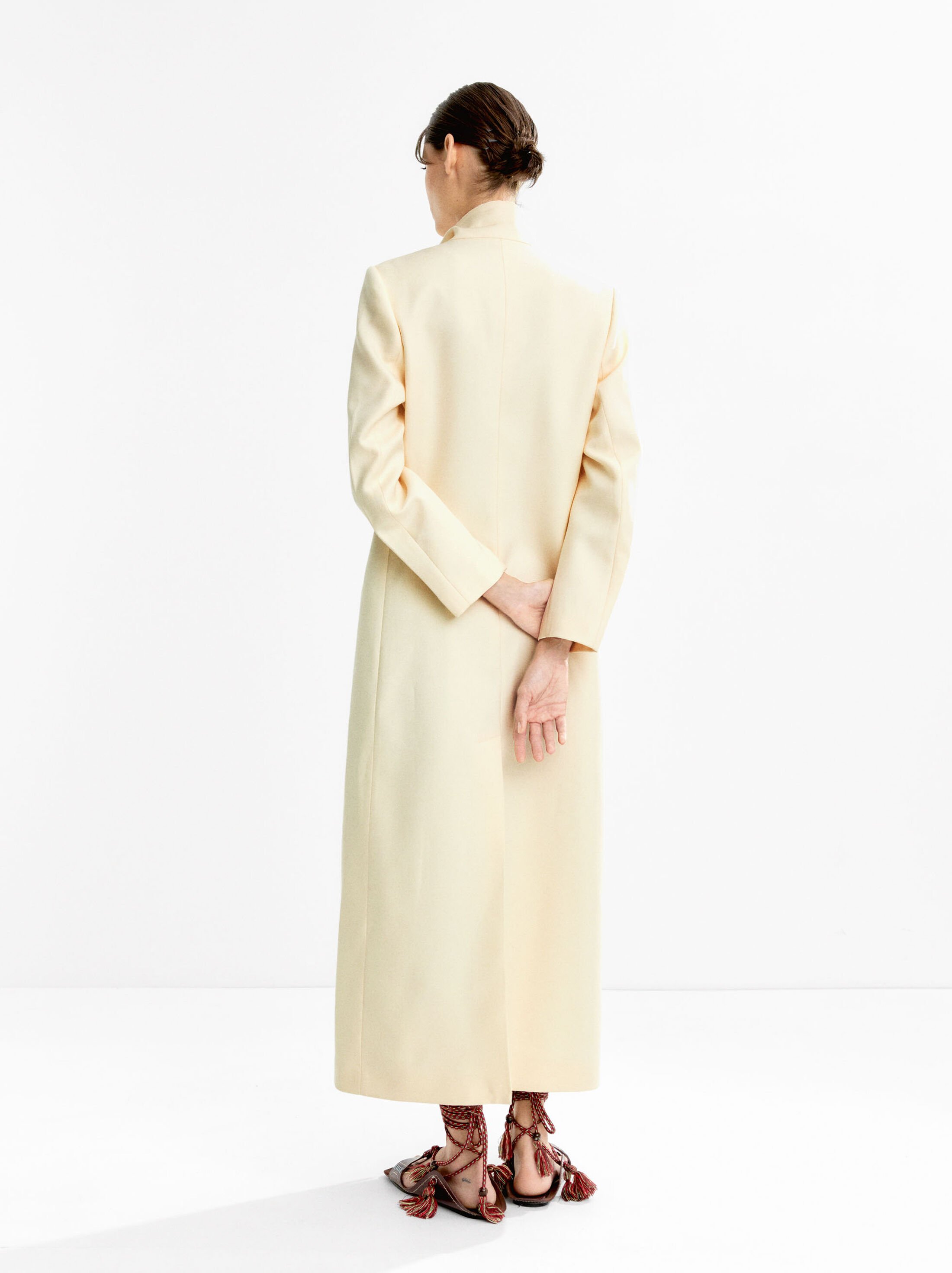 Long blazer with shoulder pads image number 4.0