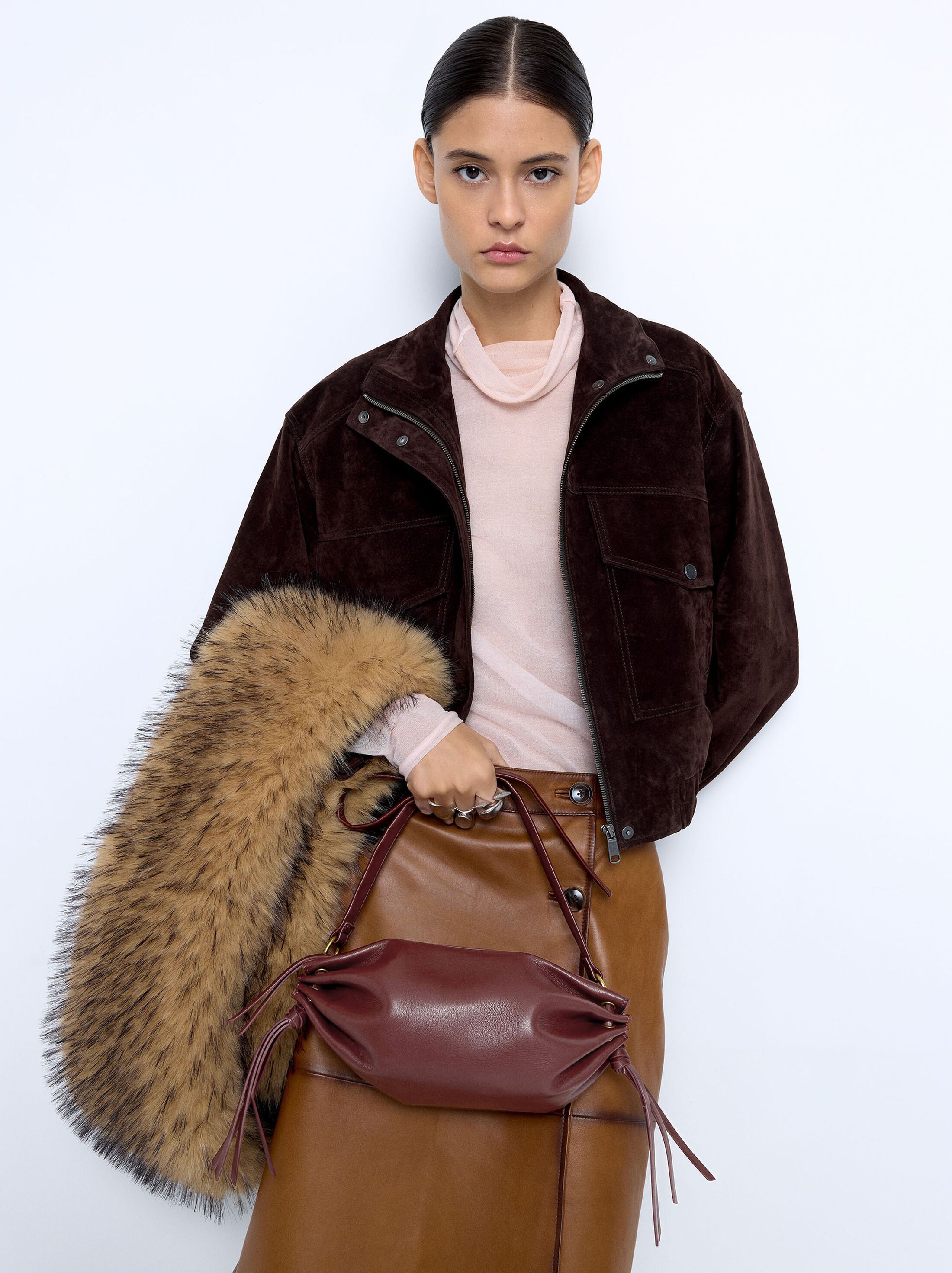 Crossbody bag with gathers image number 6.0