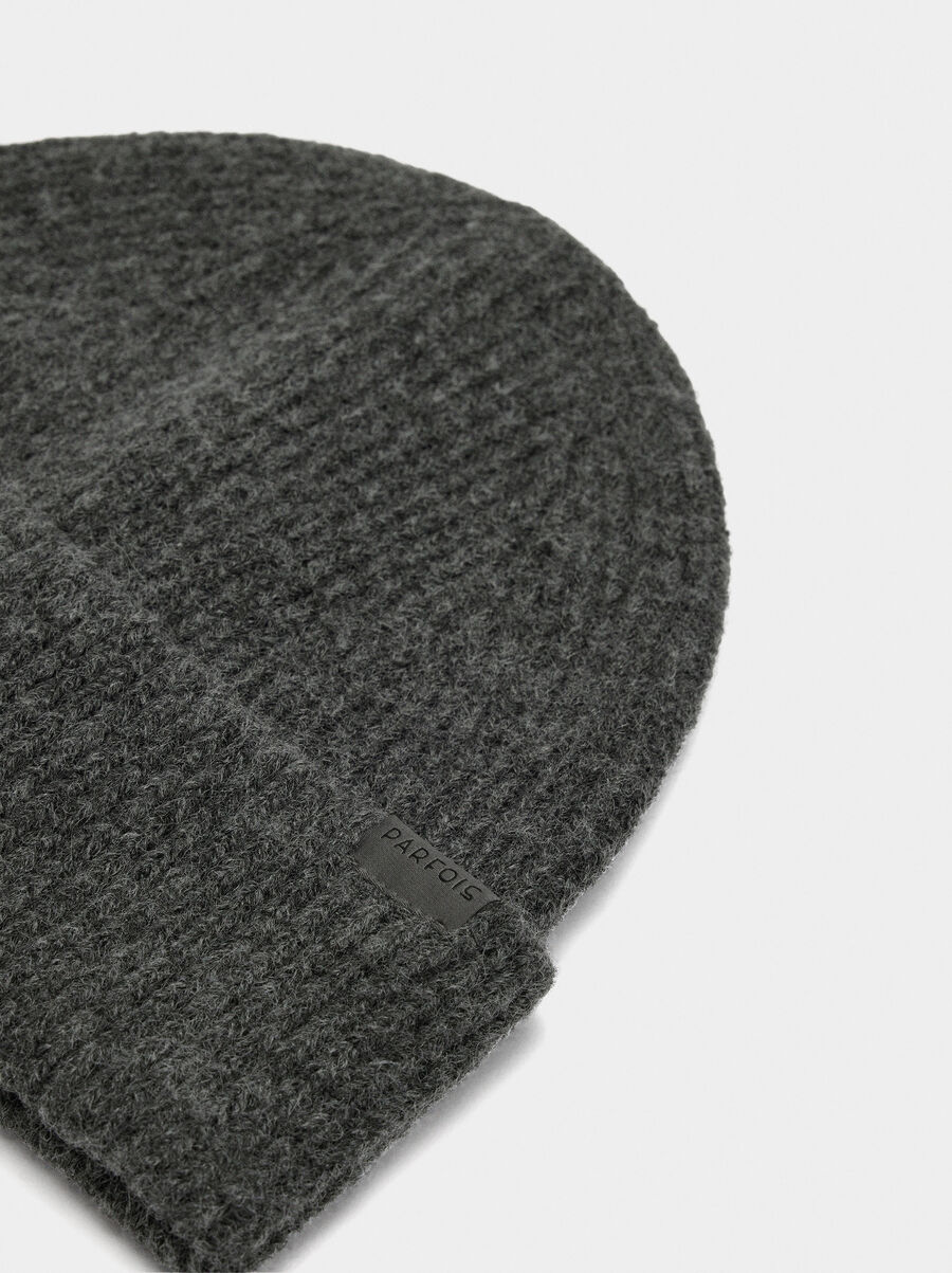 Gorro con dobladillo