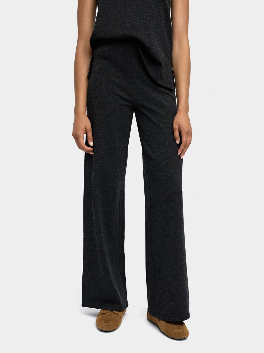 Textured pants with elastic waistband