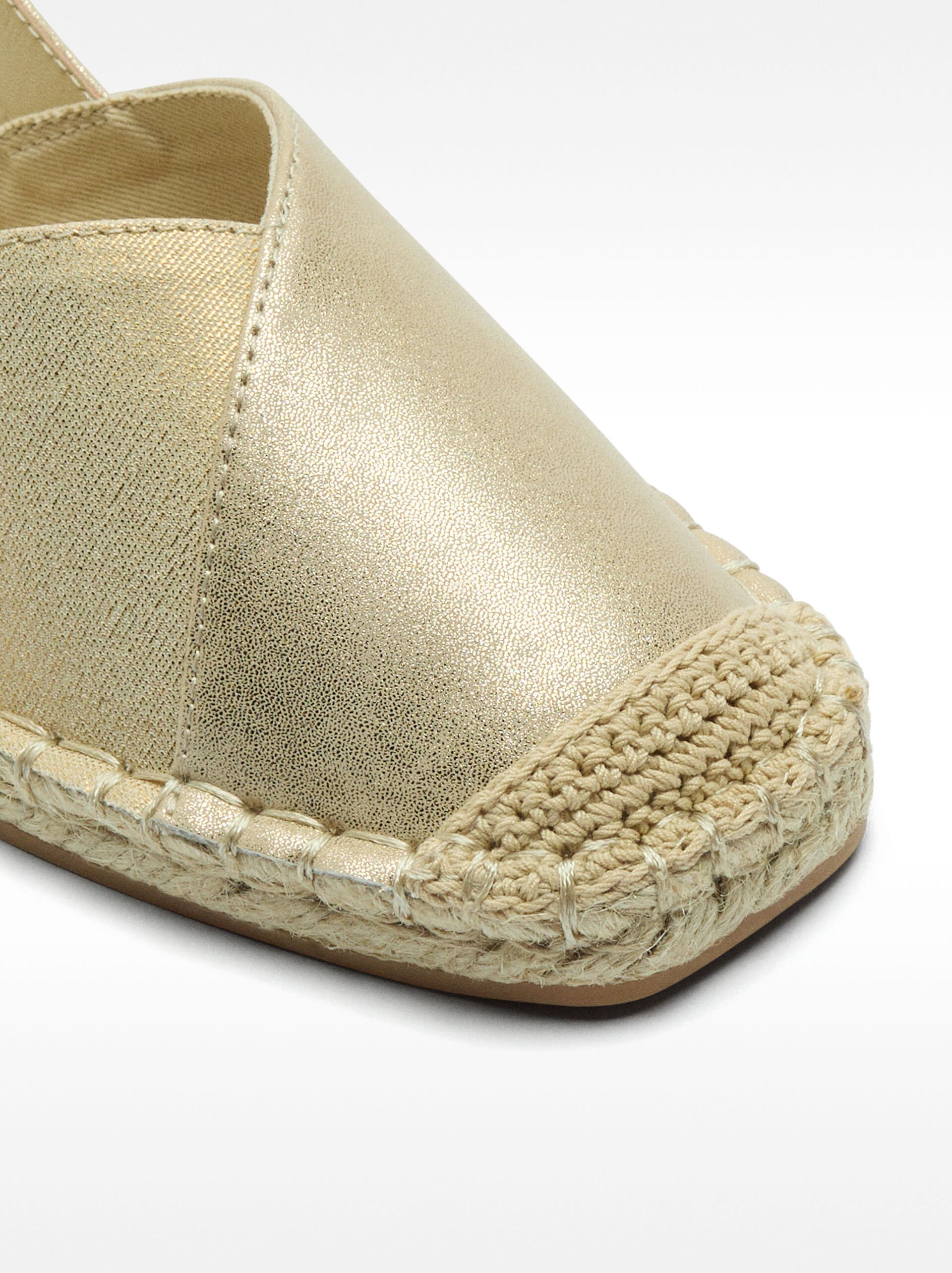 Metallic espadrilles with buckle image number 5.0