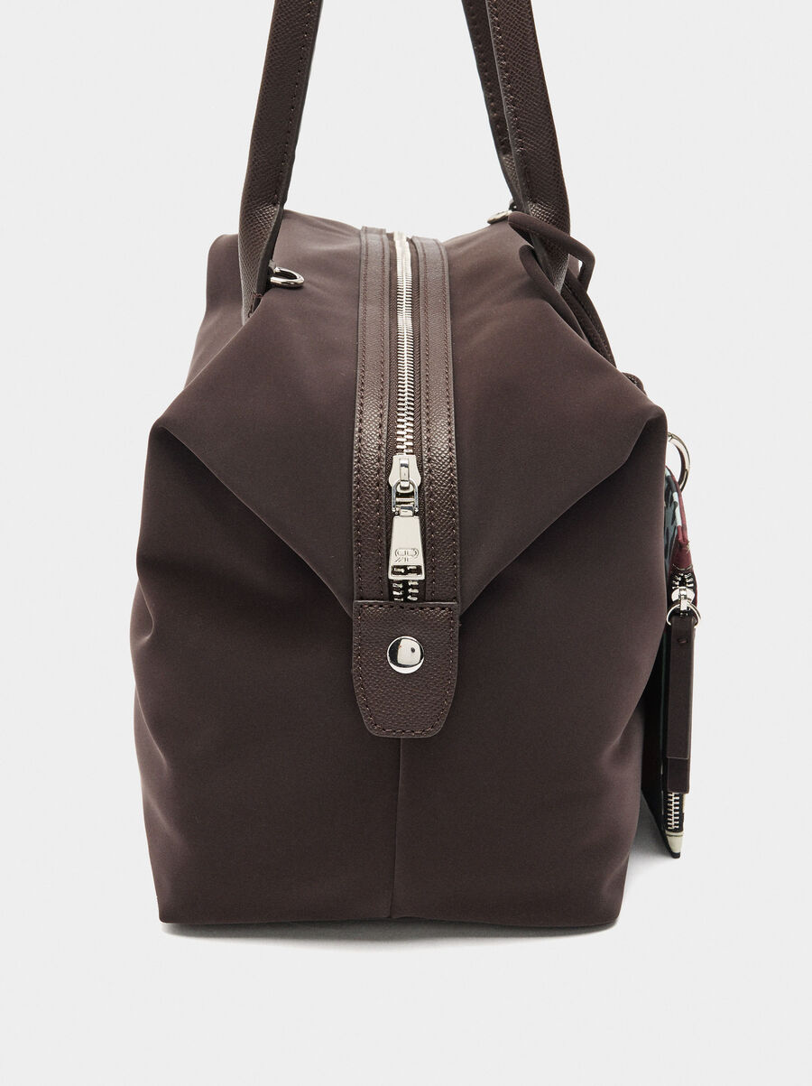 Bolso shopper de textura suave con colgante