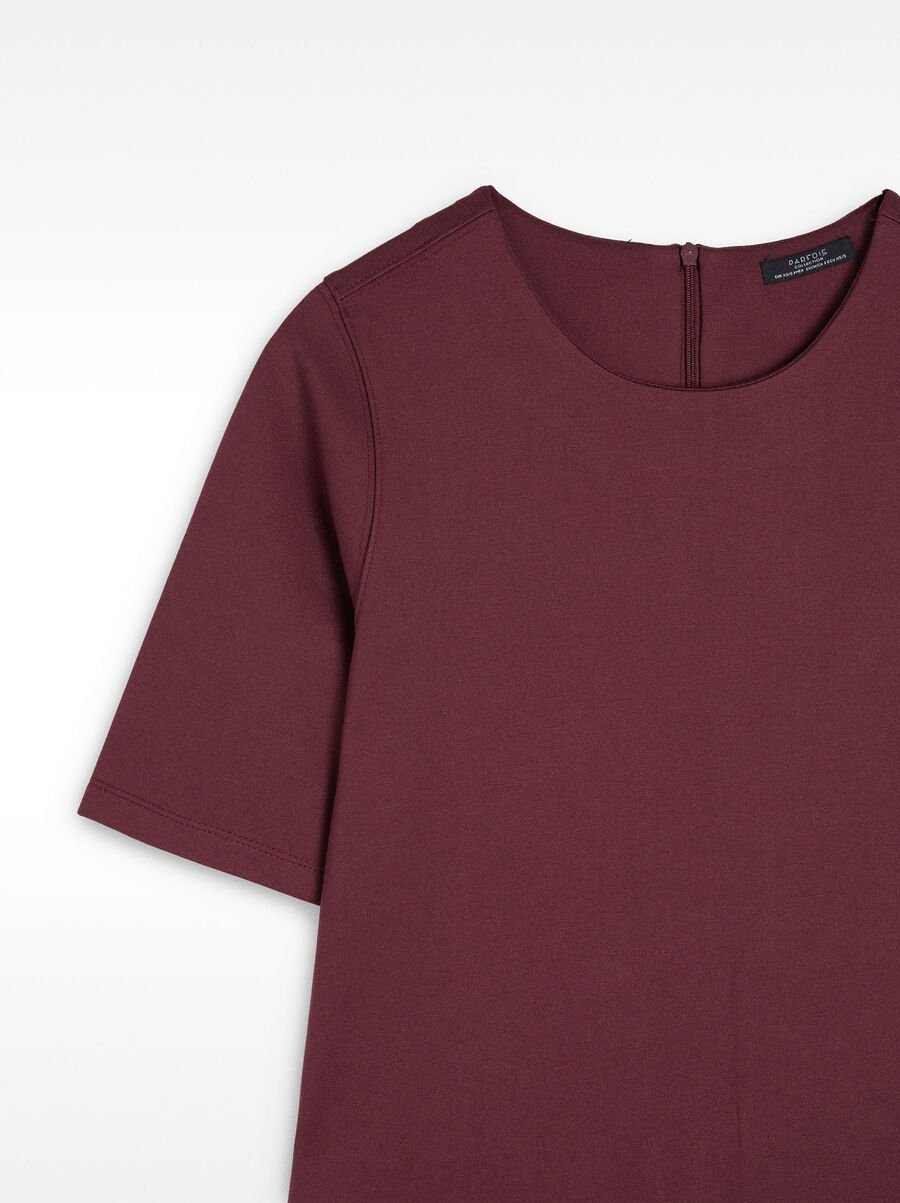 Short dress with round neckline