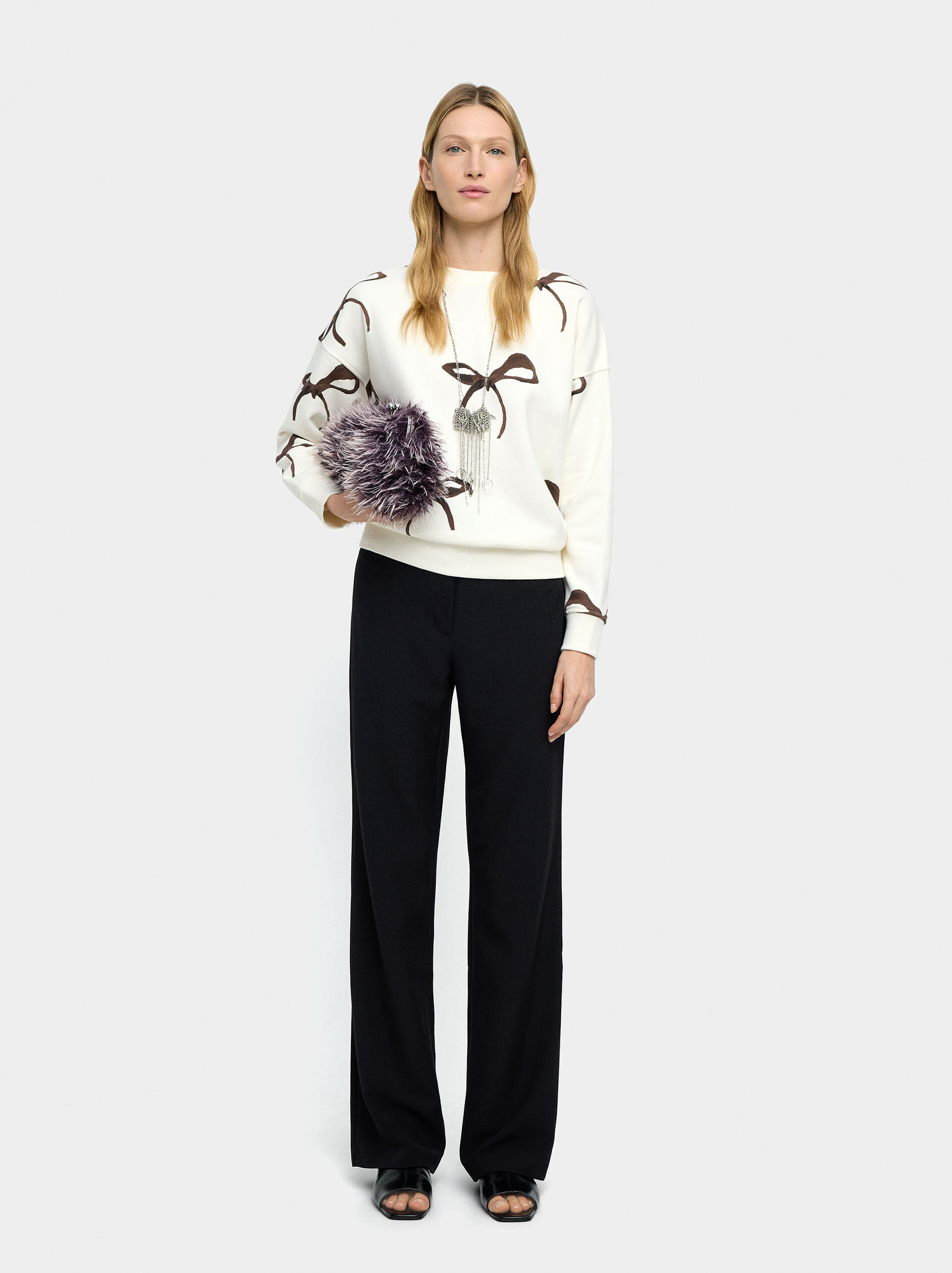 Sweatshirt with printed bows image number 3.0