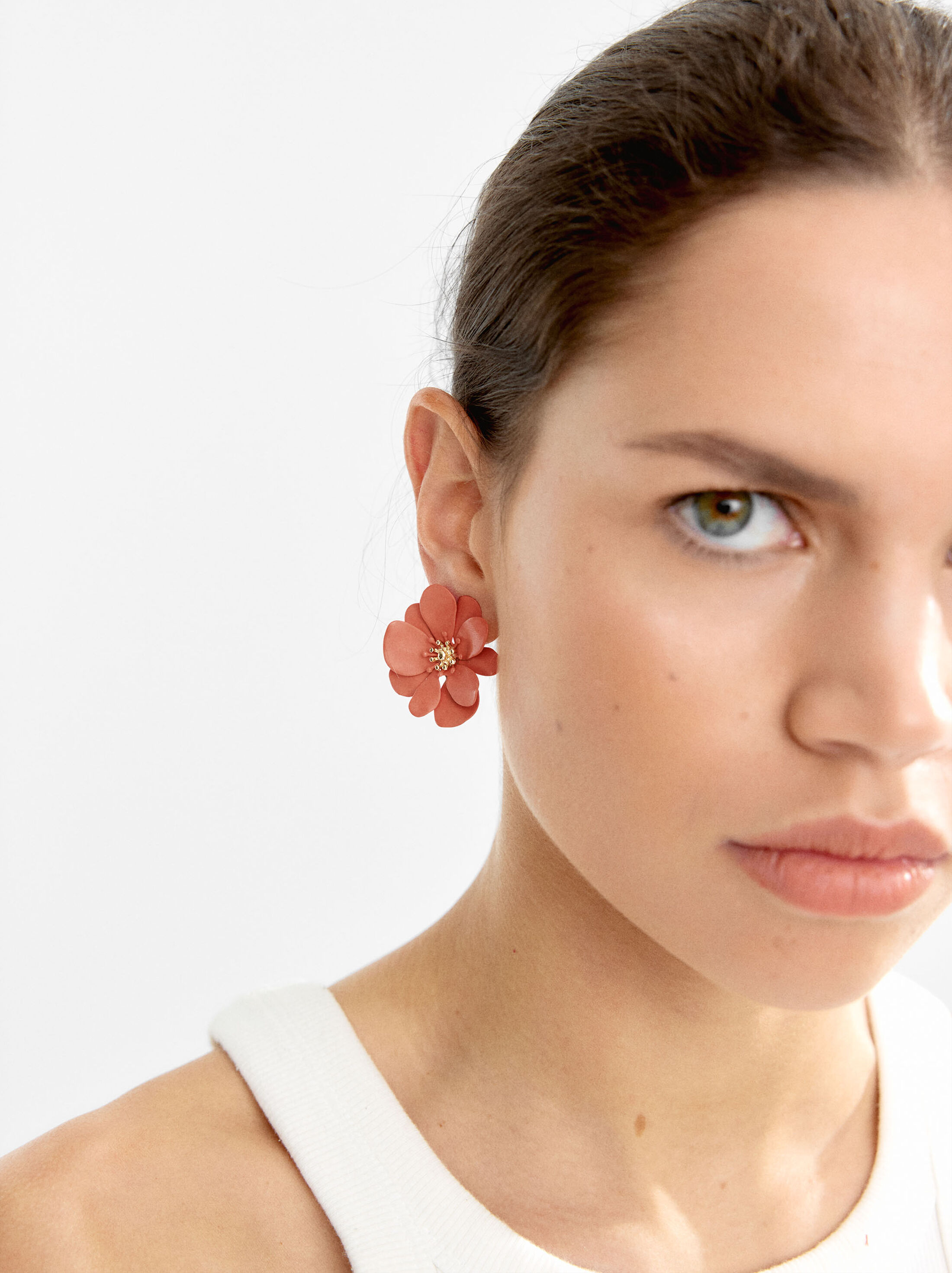 Matte flower maxi earrings image number 1.0