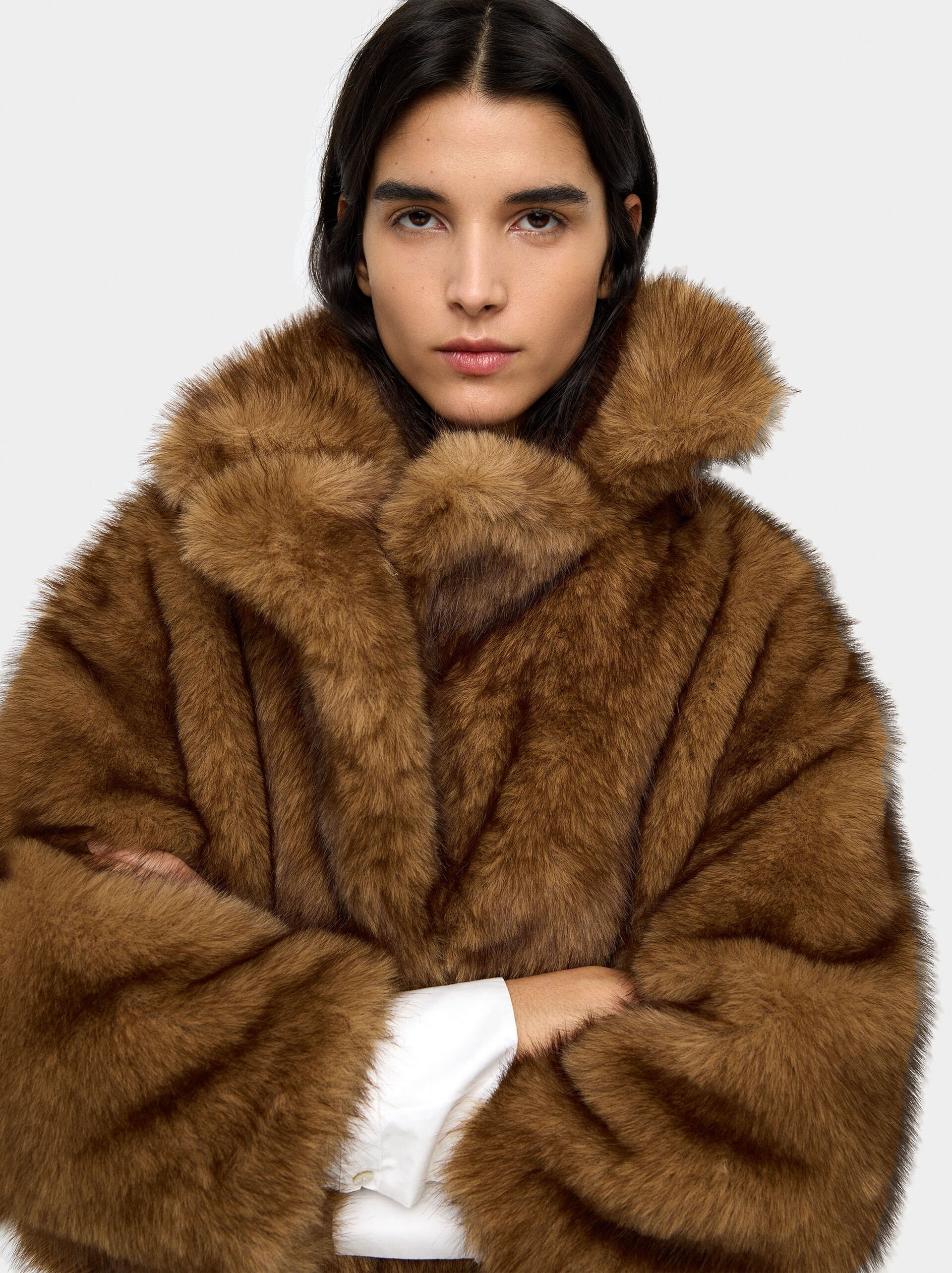 Voluminous coat with fur effect image number 1.0
