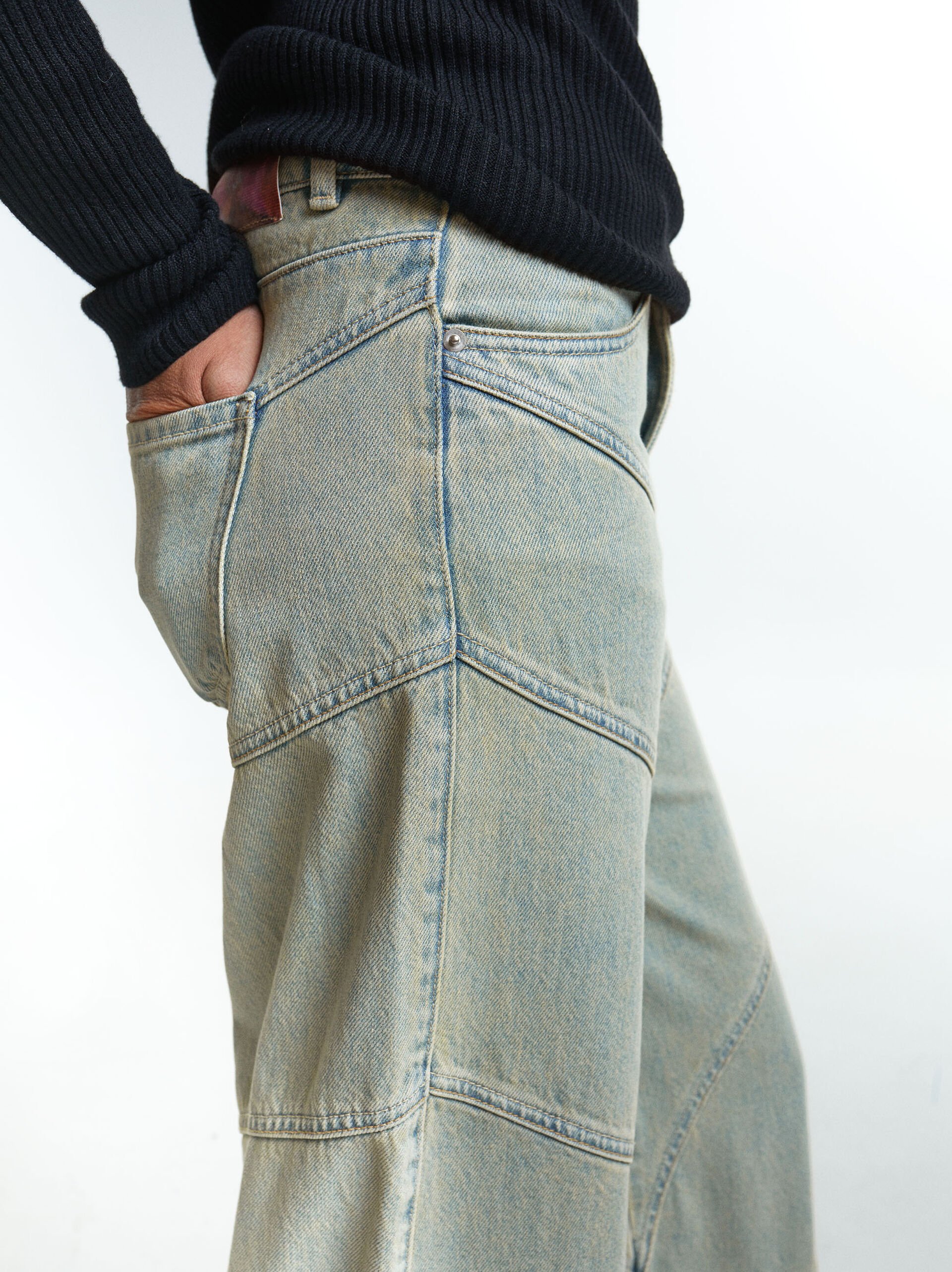 Mid-Rise Jeans image number 4.0
