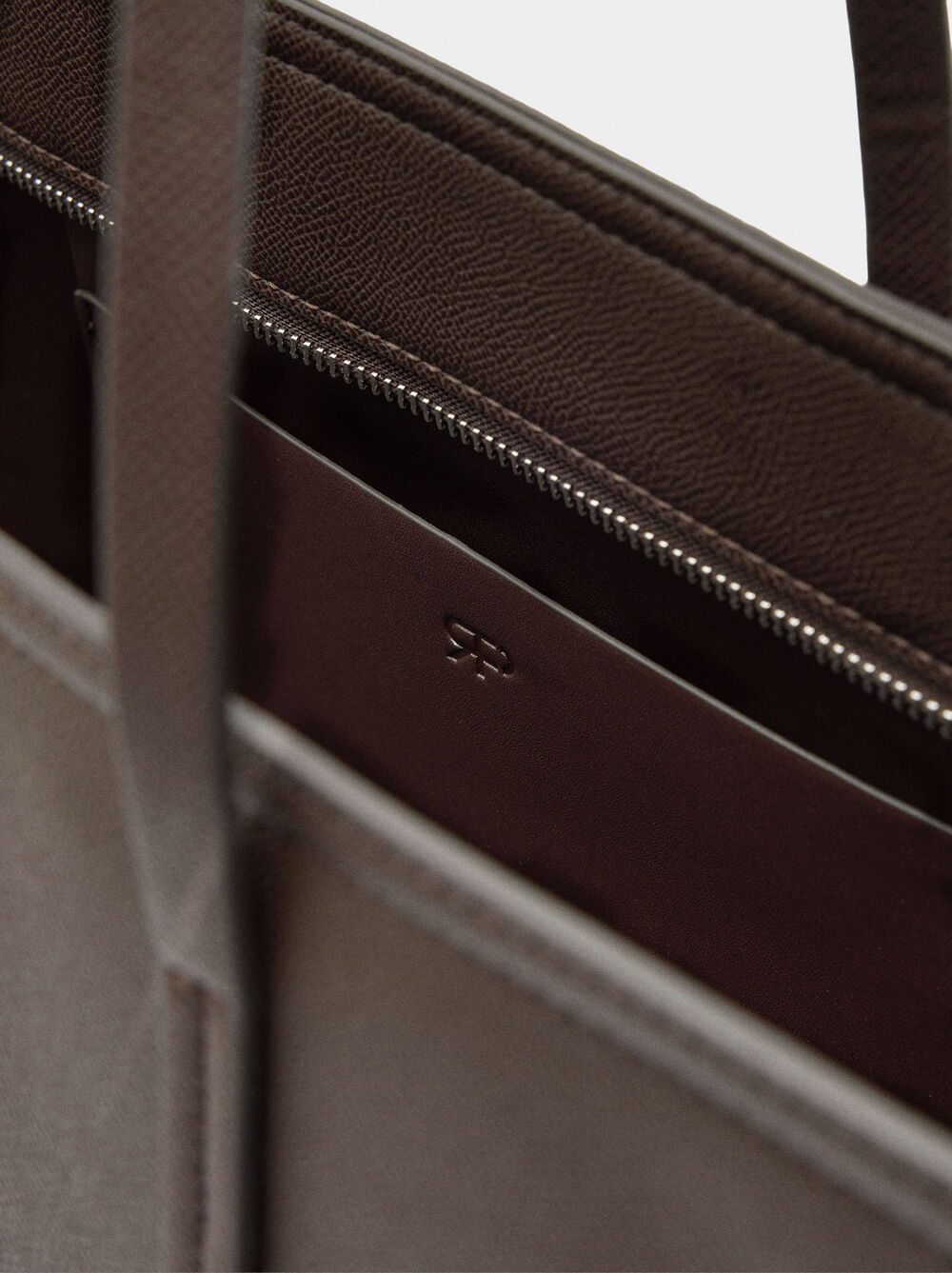 Shopper bag with zipper