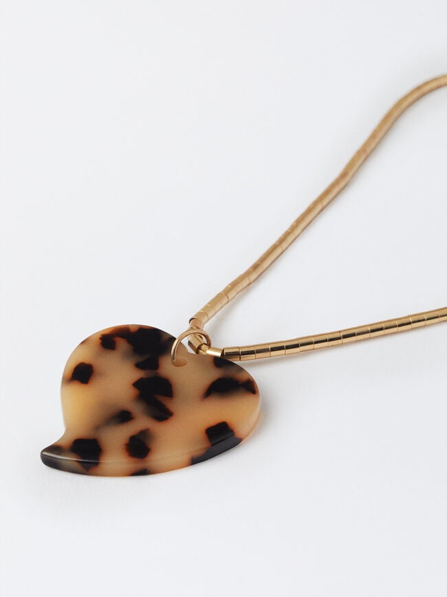 Golden Necklace With Heart image number 1.0