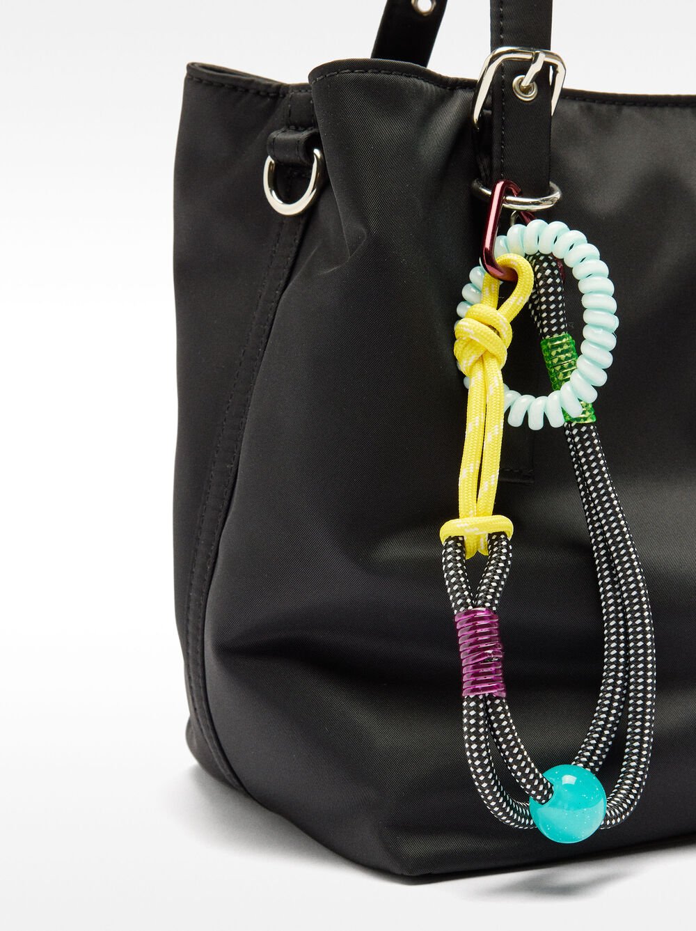 Sac cabas en nylon avec pendentif