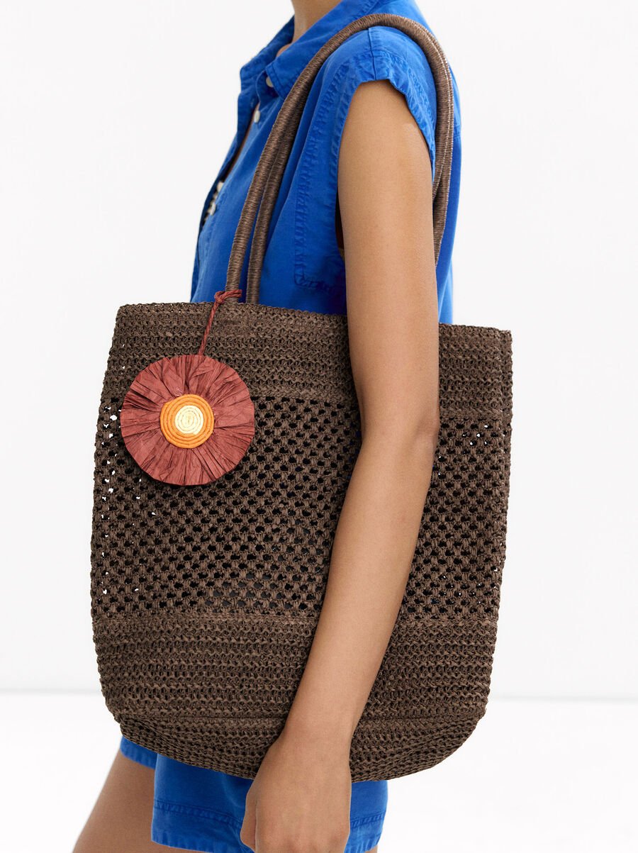 Straw-effect shopper bag with pendant