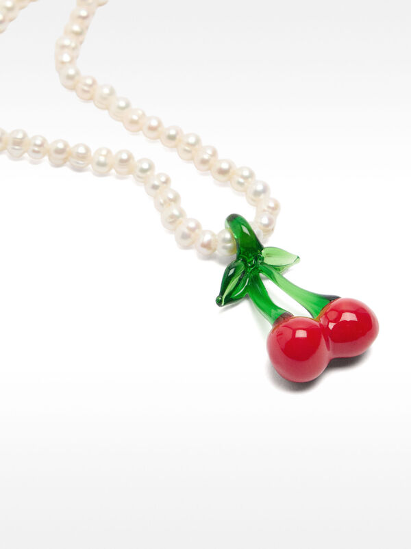 Freshwater pearl necklace cherries