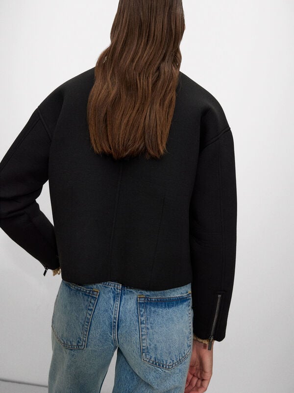 Light jacket with pockets