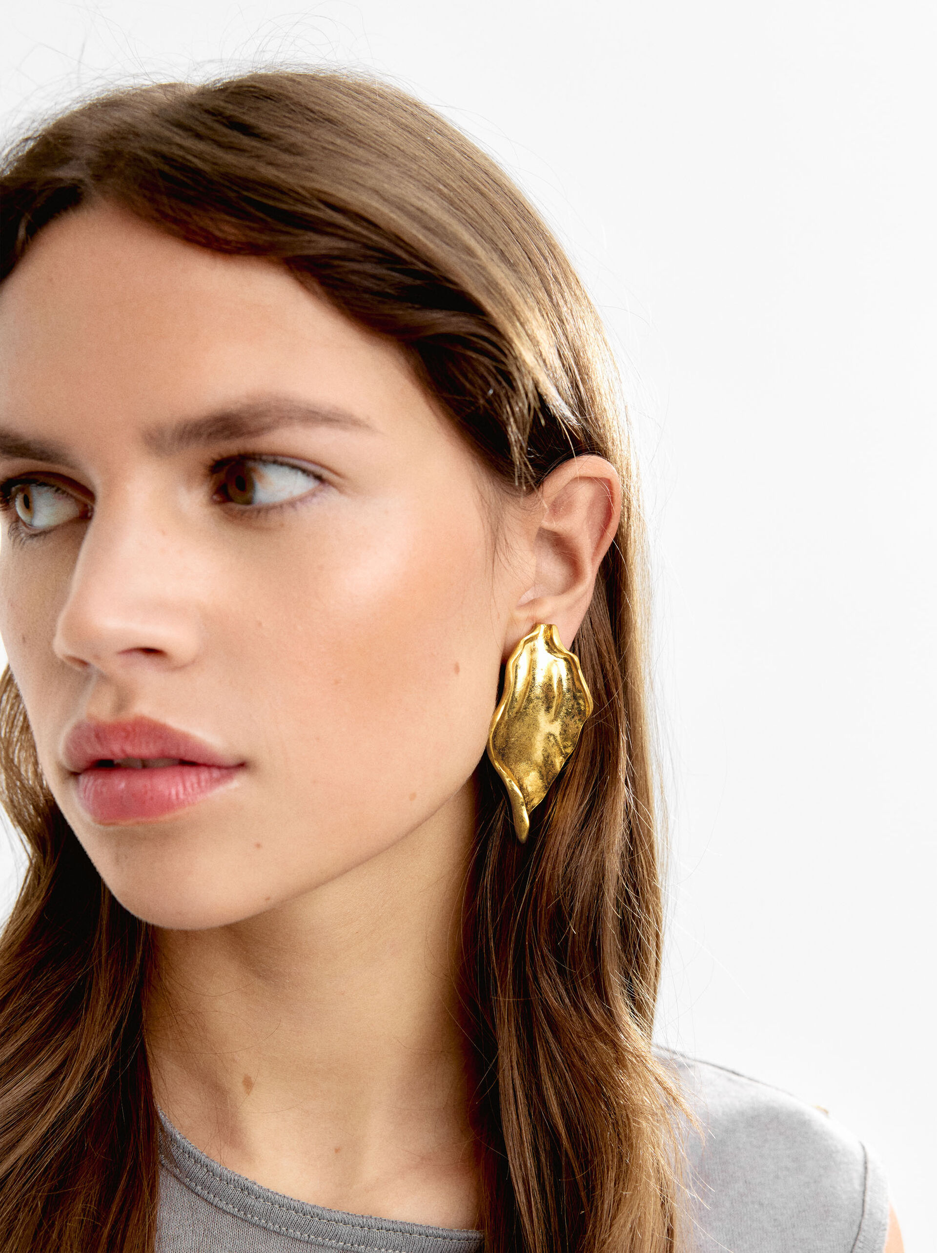 Maxi leaf earrings image number 1.0
