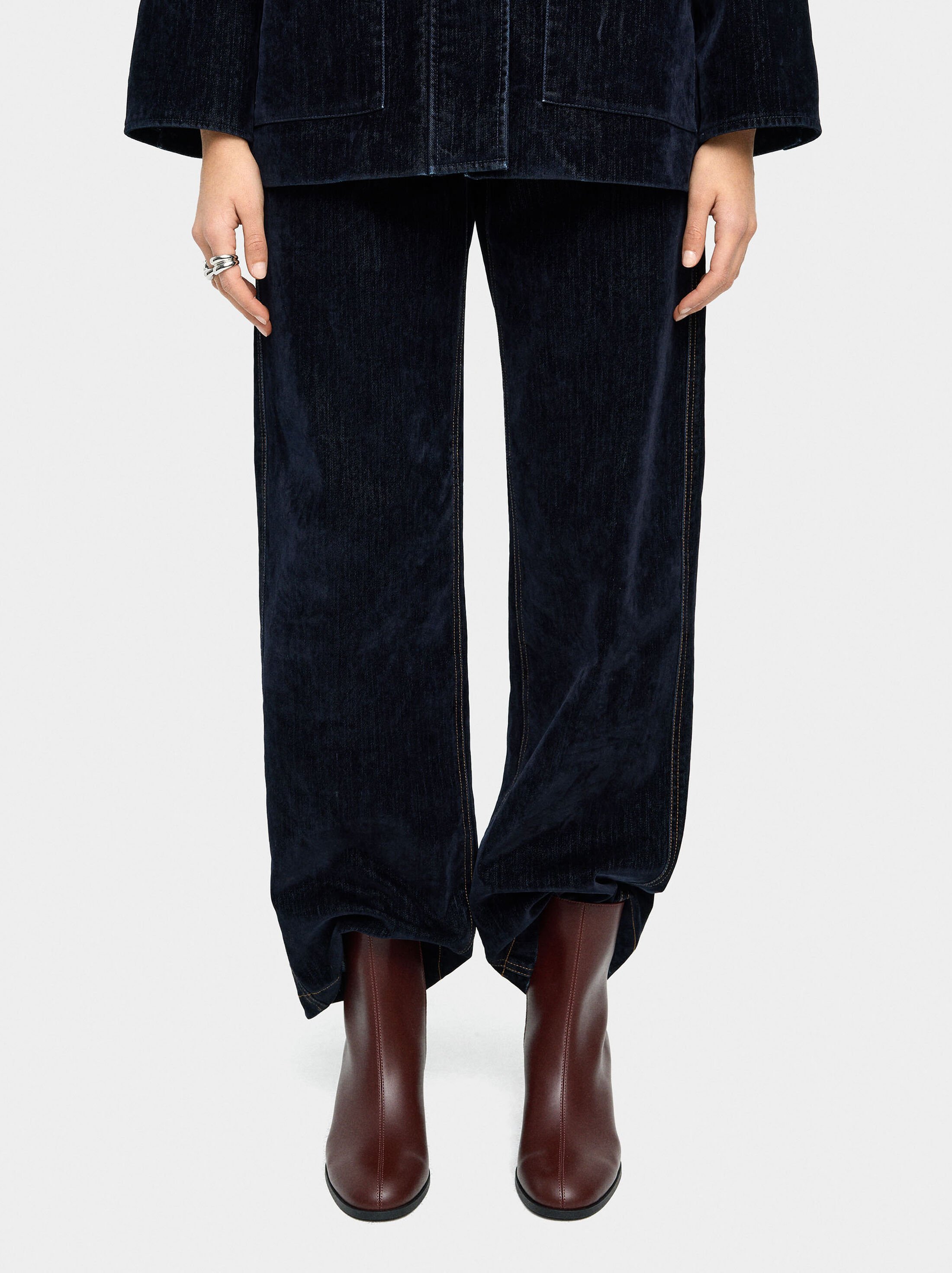 Ankle boots with block heel and topstitching image number 1.0