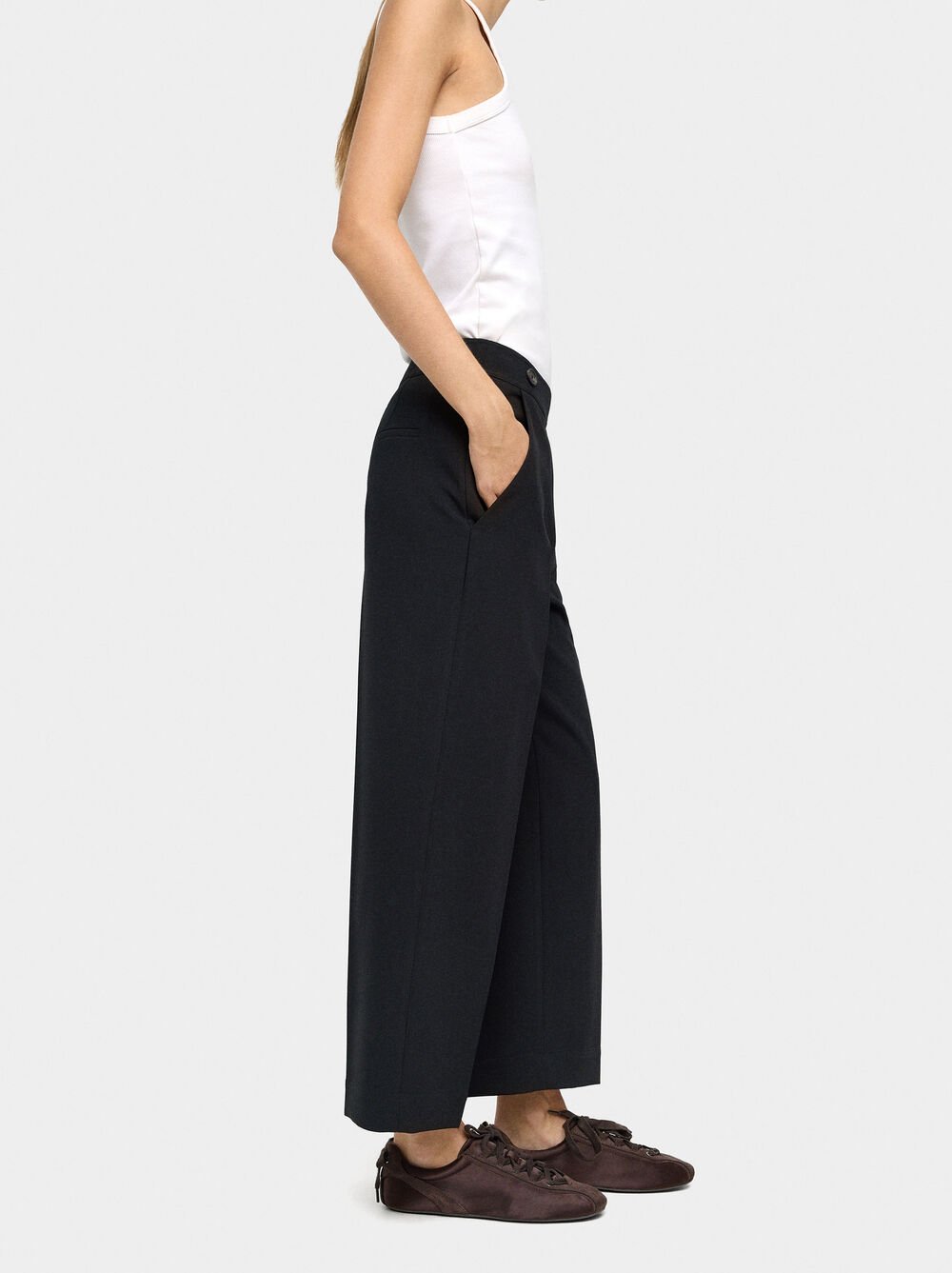 Fluid trousers with pockets