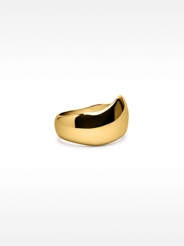 Wide ring with wave