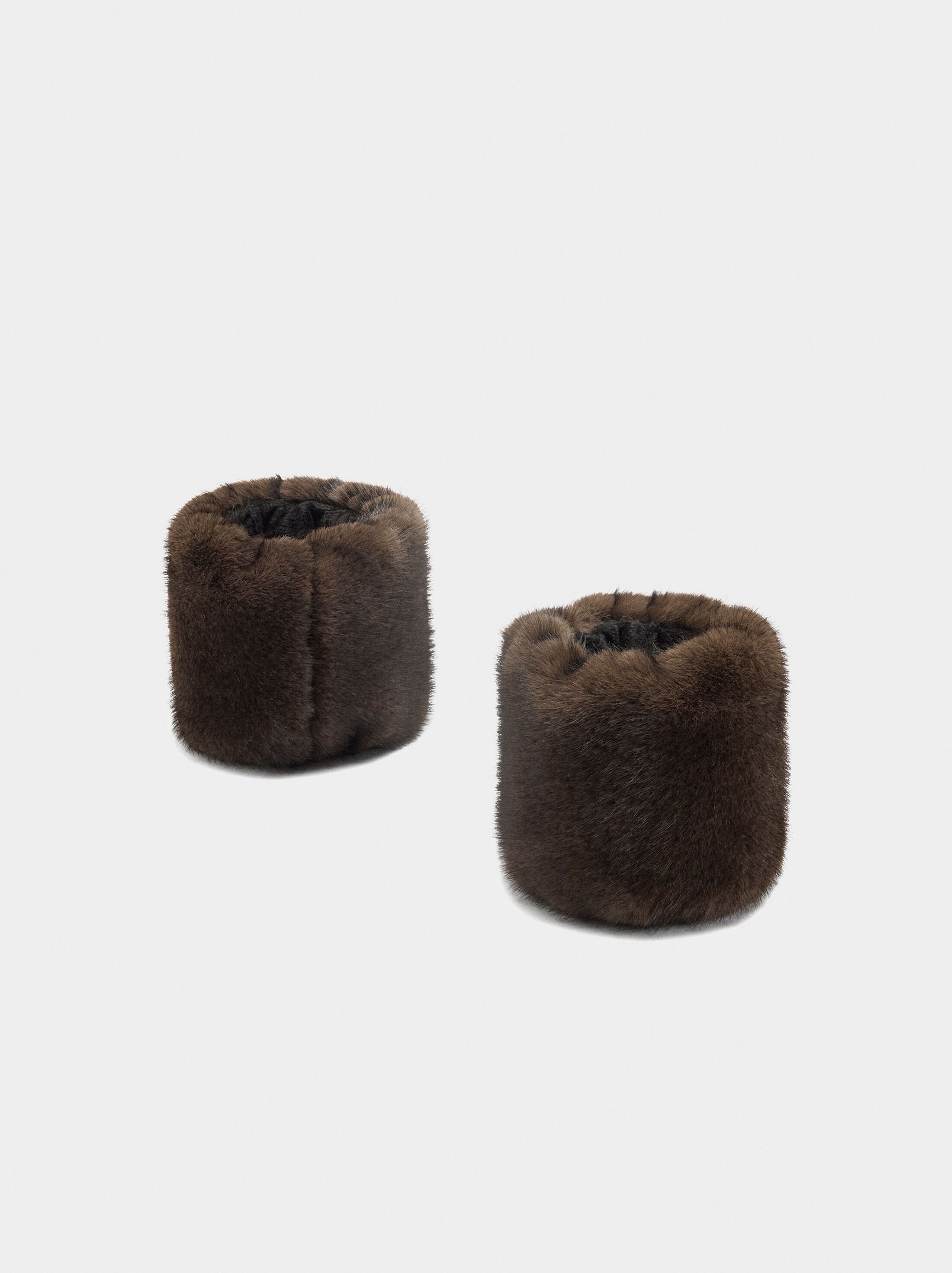 Cuffs with faux fur image number 0.0