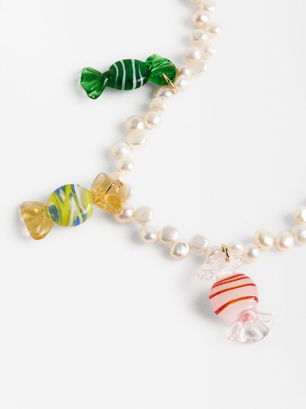 Freshwater pearl necklace with glass pendants