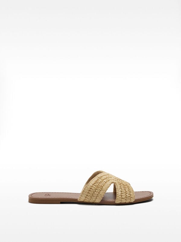 Flat sandals with straw effect