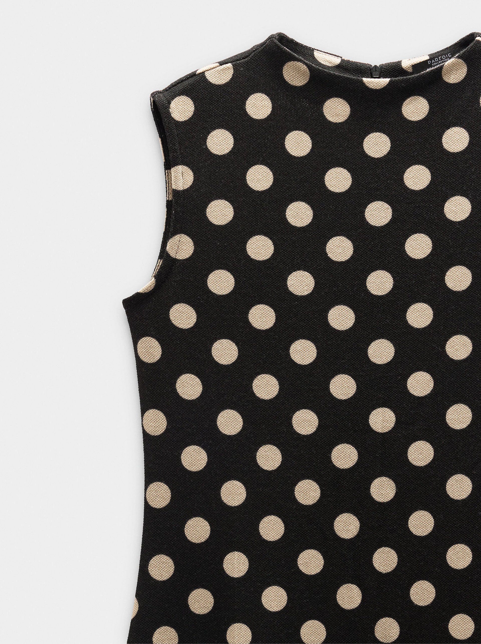 Long dress with polka dots image number 4.0