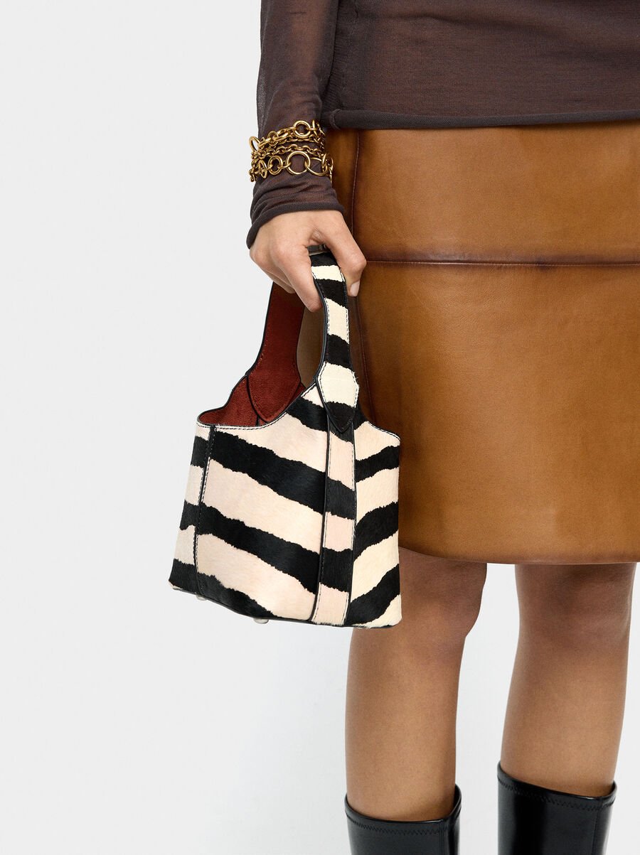 Bolso bombonera de piel con contraste