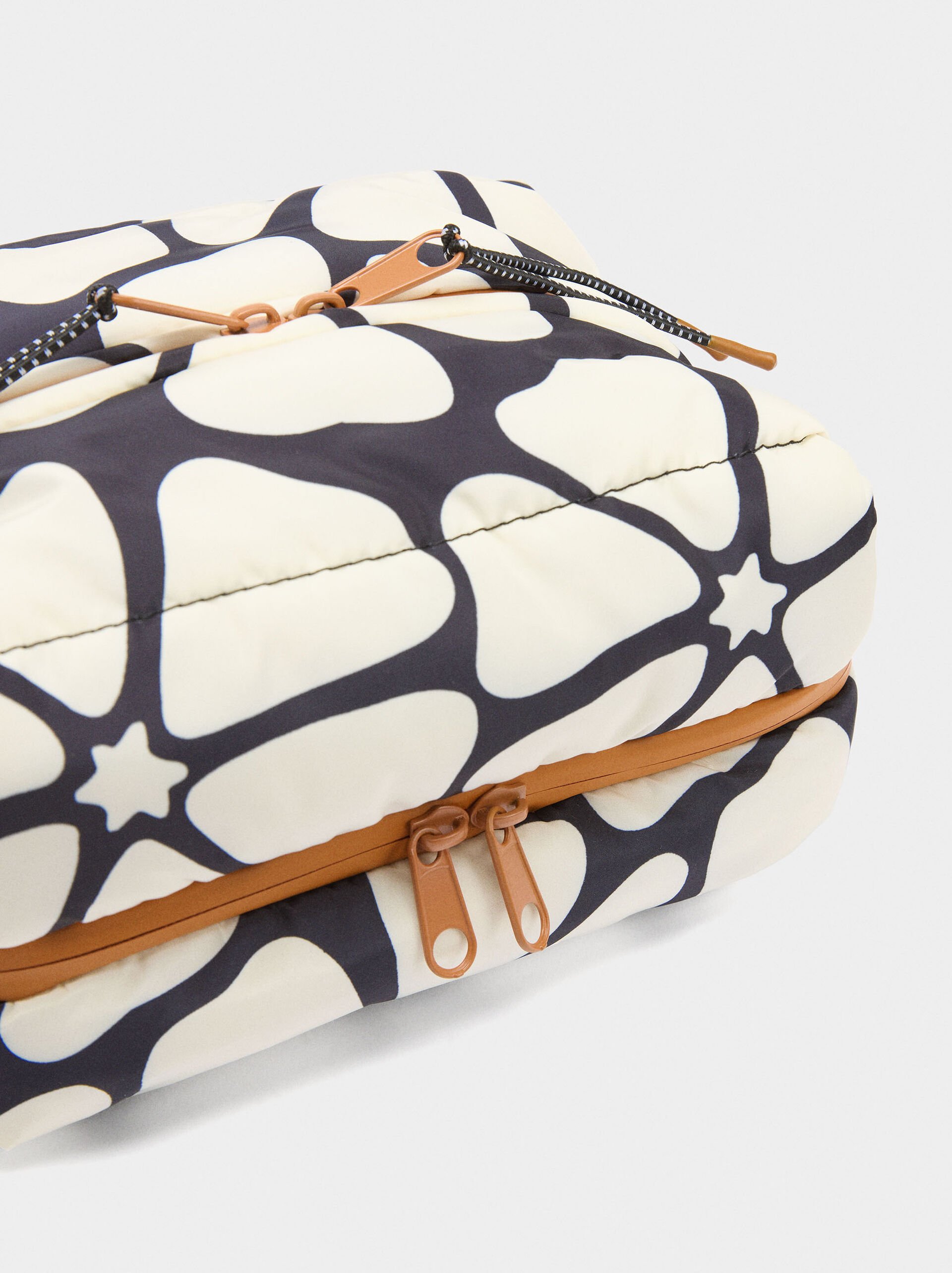 Printed nylon toiletry bag image number 1.0