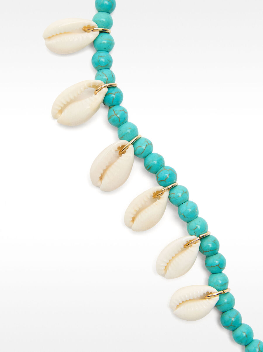 Collana con granelli di pietra e conchiglie