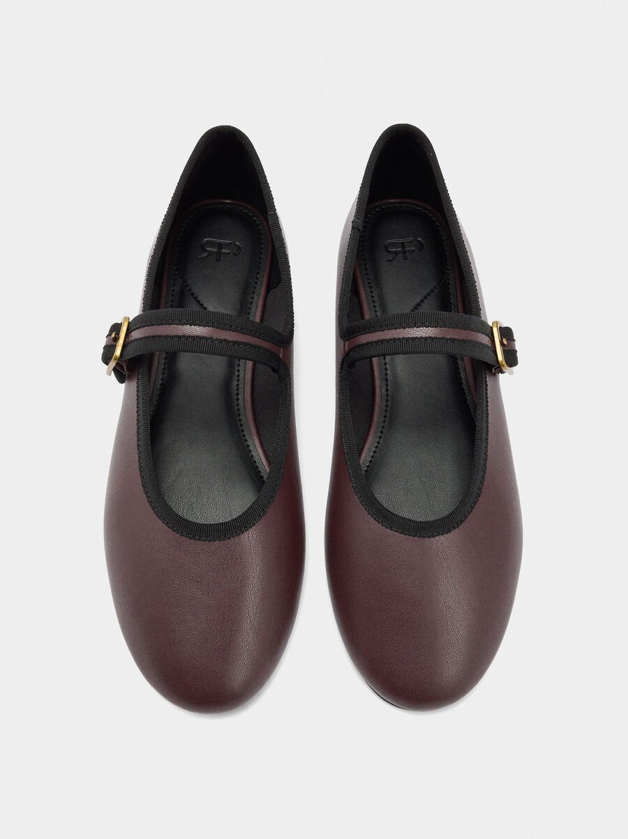 Ballet flats with strap and buckle
