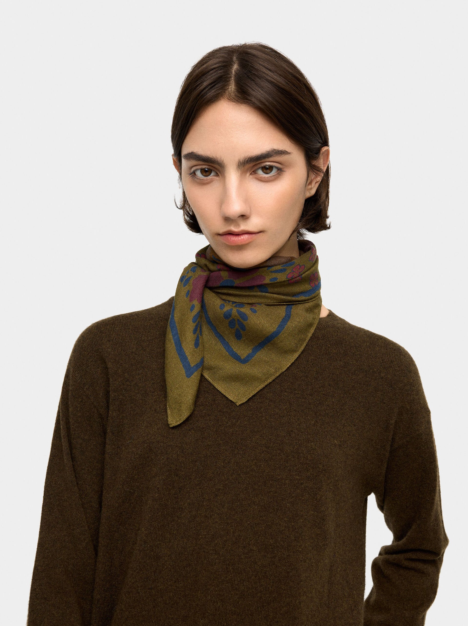 Square printed scarf with wool blend image number 1.0