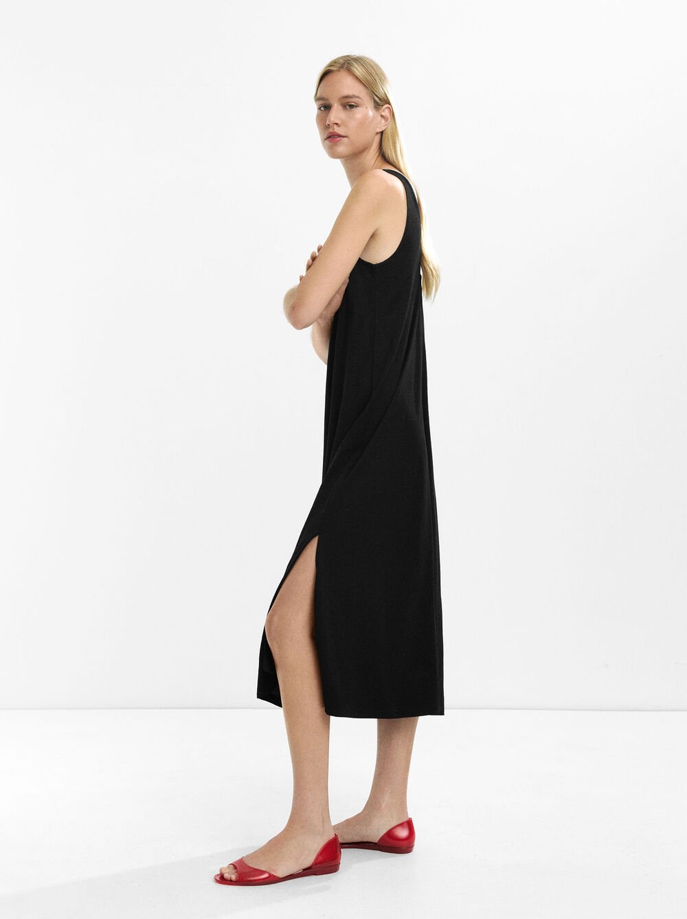 Vestido midi con tirantes