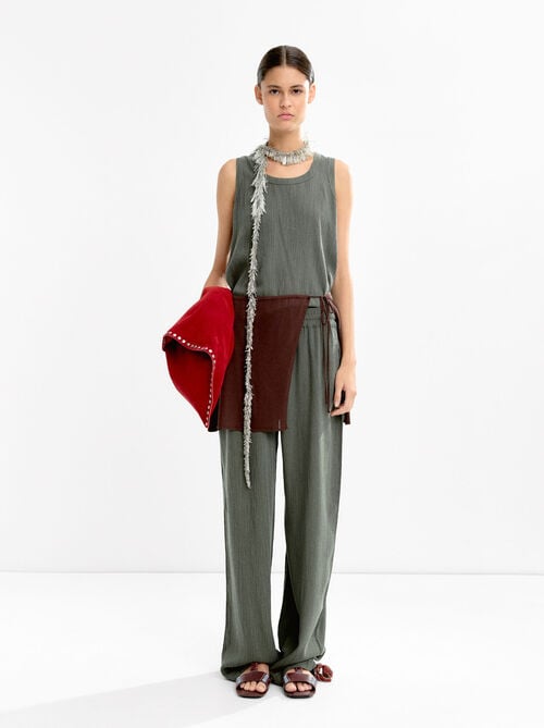 Pantalón fluido con cintura elástica