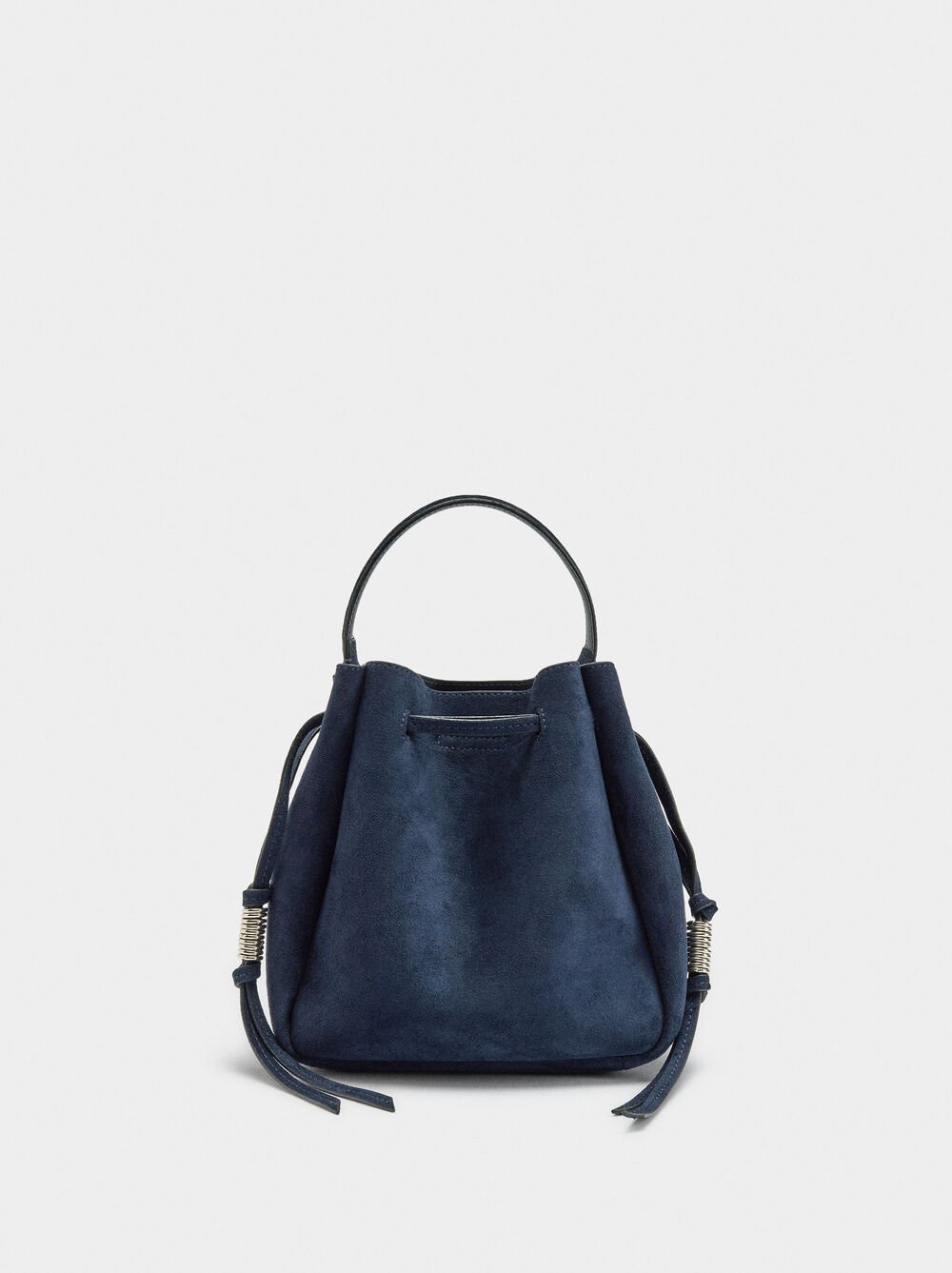 Bucket bag with texture