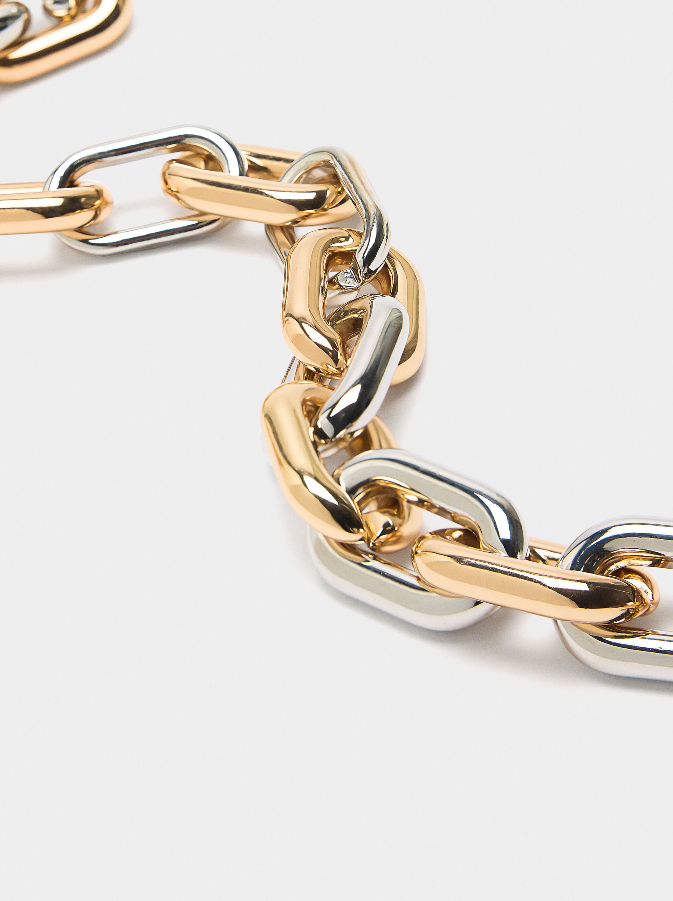 Short necklace with alternating bicolor links image number 2.0