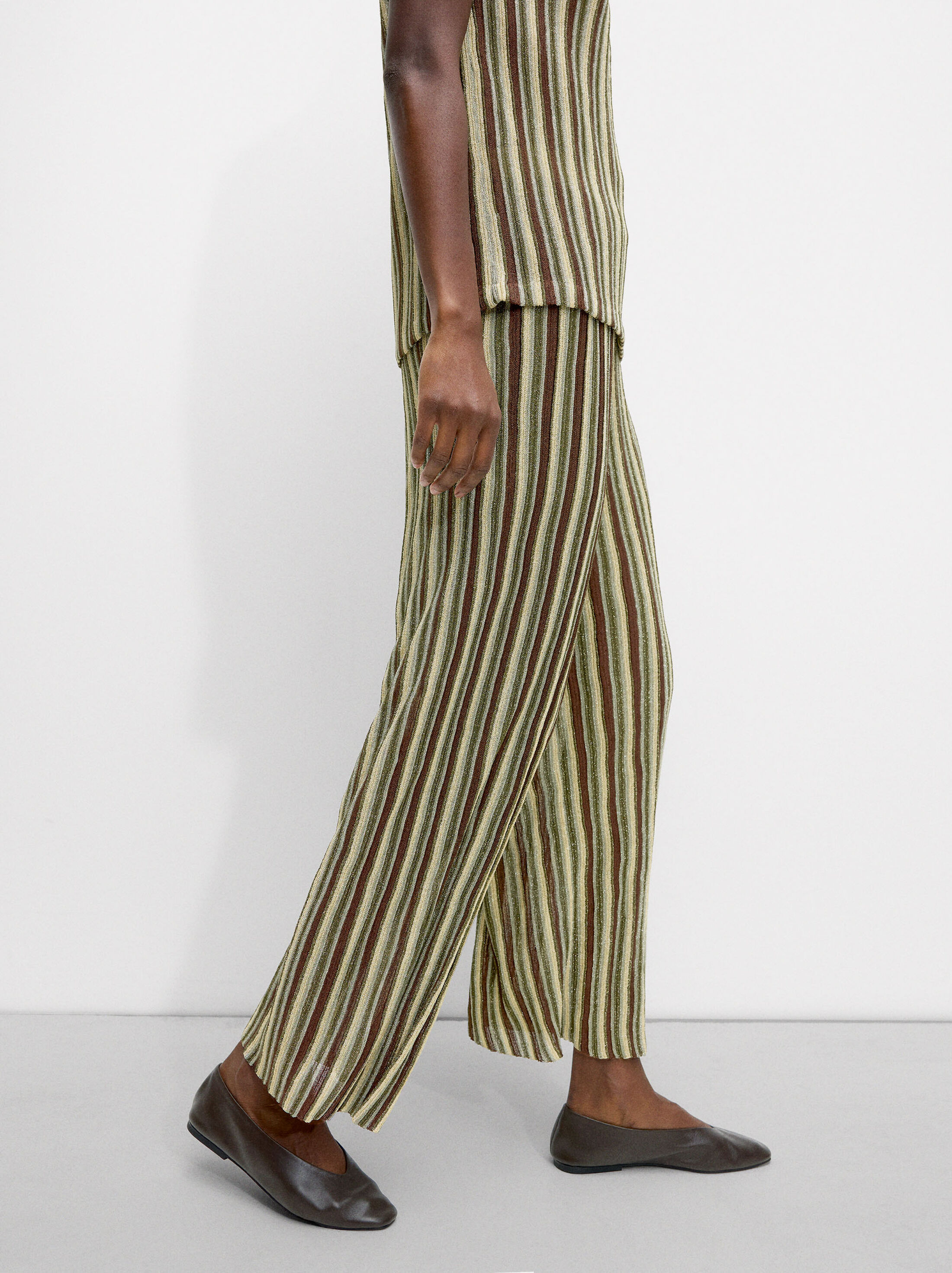 Ribbed pants with shiny effect image number 2.0