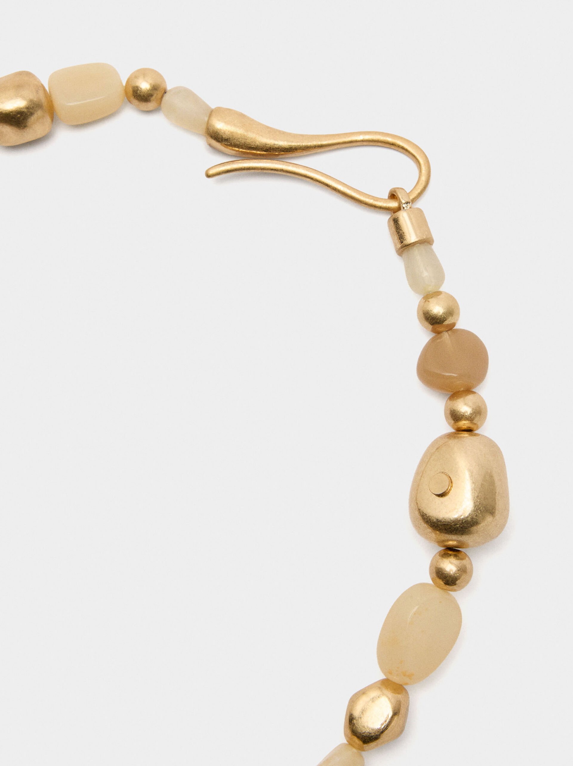 Short necklace with beads image number 3.0